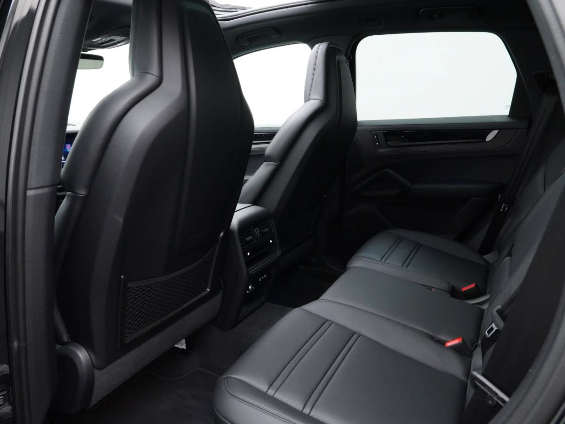 PORSCHE Cayenne S E-Hybrid Black Edition-image-28