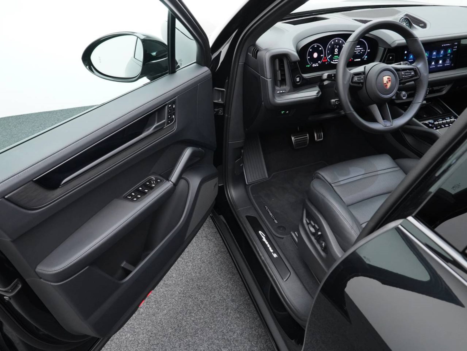 PORSCHE Cayenne S E-Hybrid Black Edition-image-3