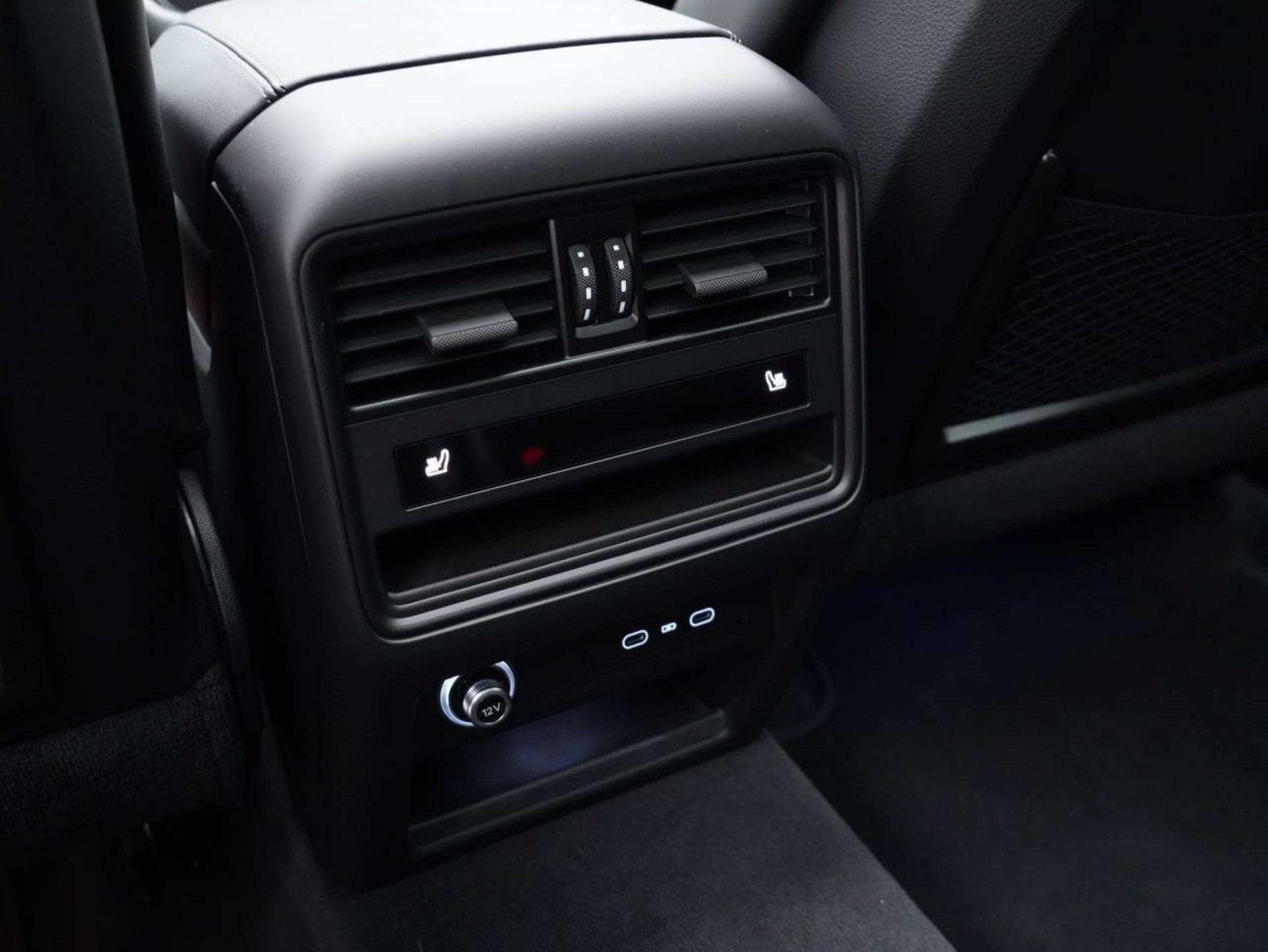 PORSCHE Cayenne S E-Hybrid Black Edition-image-29