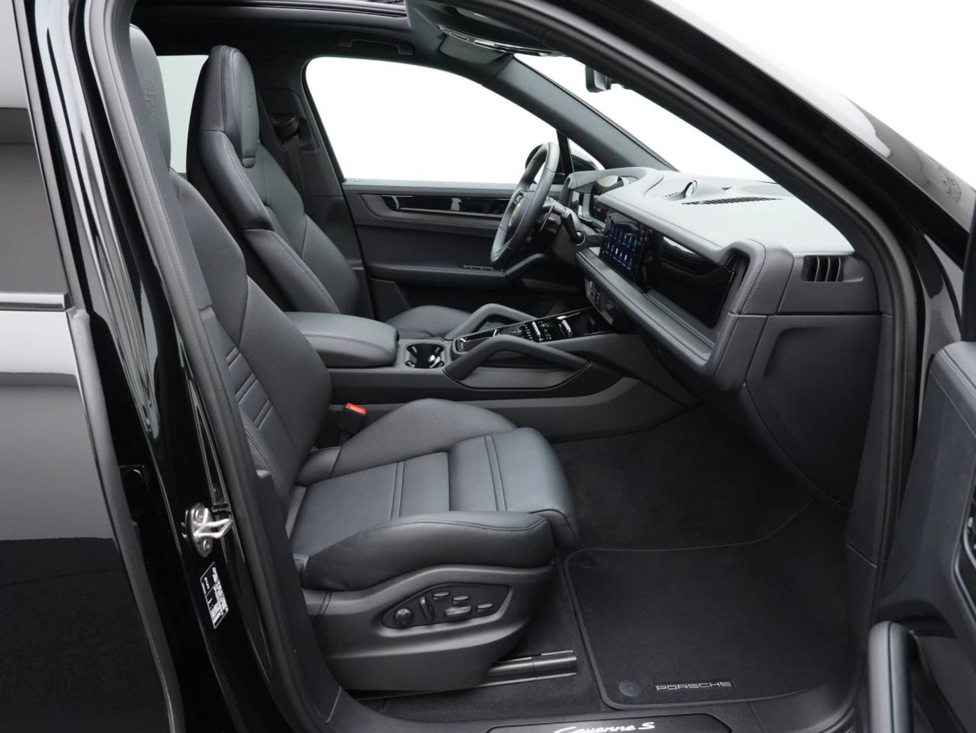 PORSCHE Cayenne S E-Hybrid Black Edition-image-25
