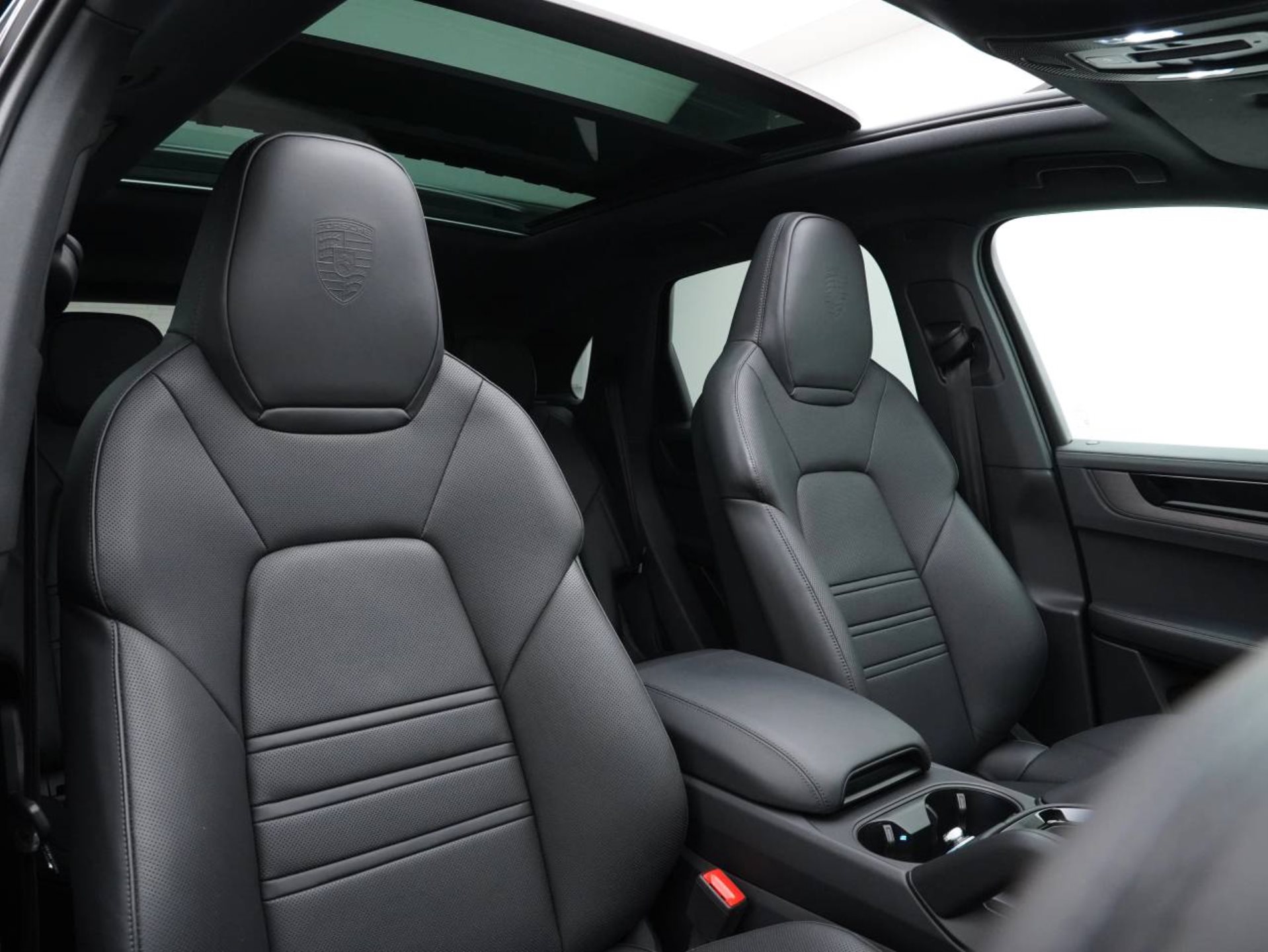 PORSCHE Cayenne S E-Hybrid Black Edition-image-26