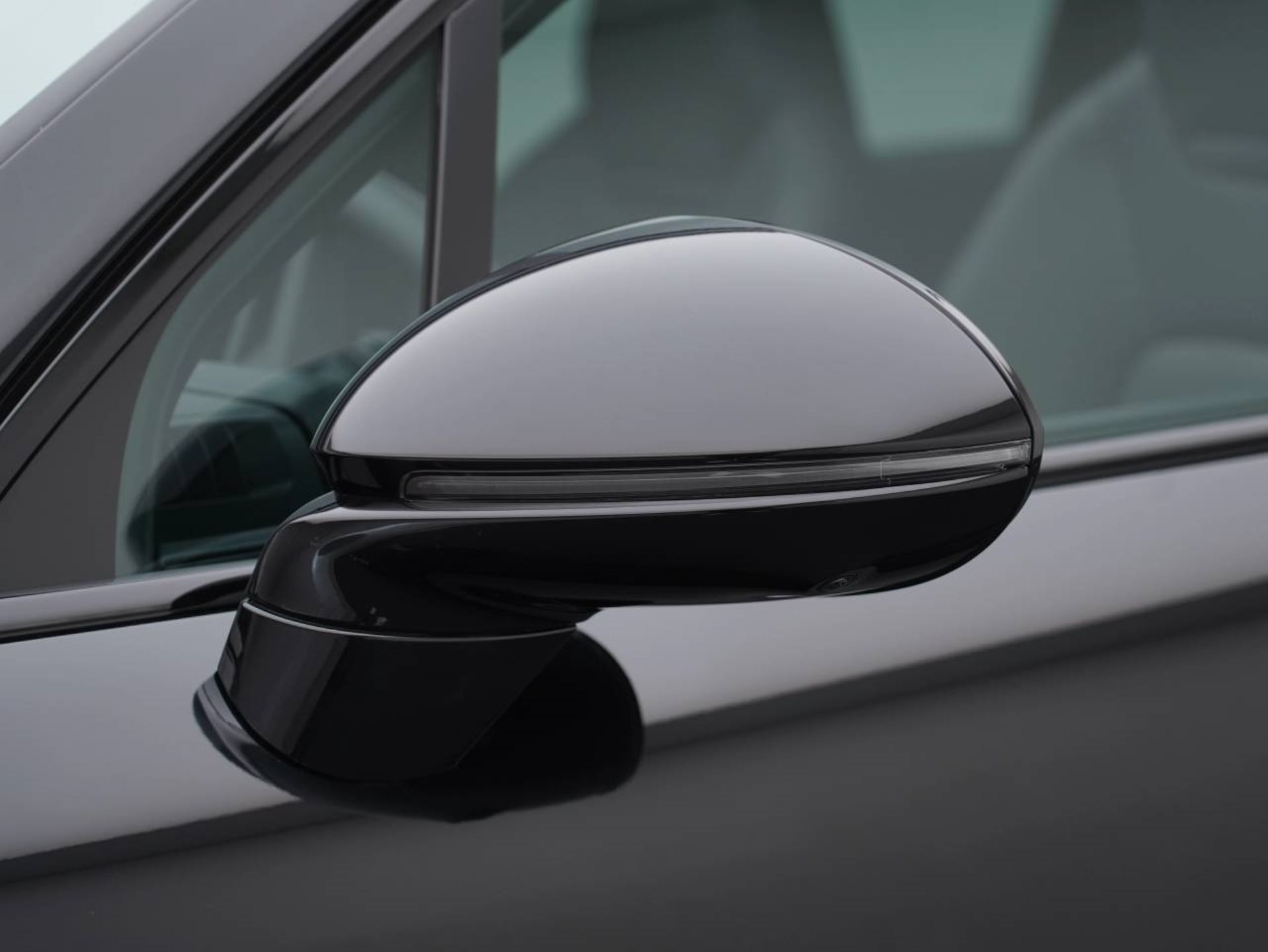 PORSCHE Cayenne S E-Hybrid Black Edition-image-13