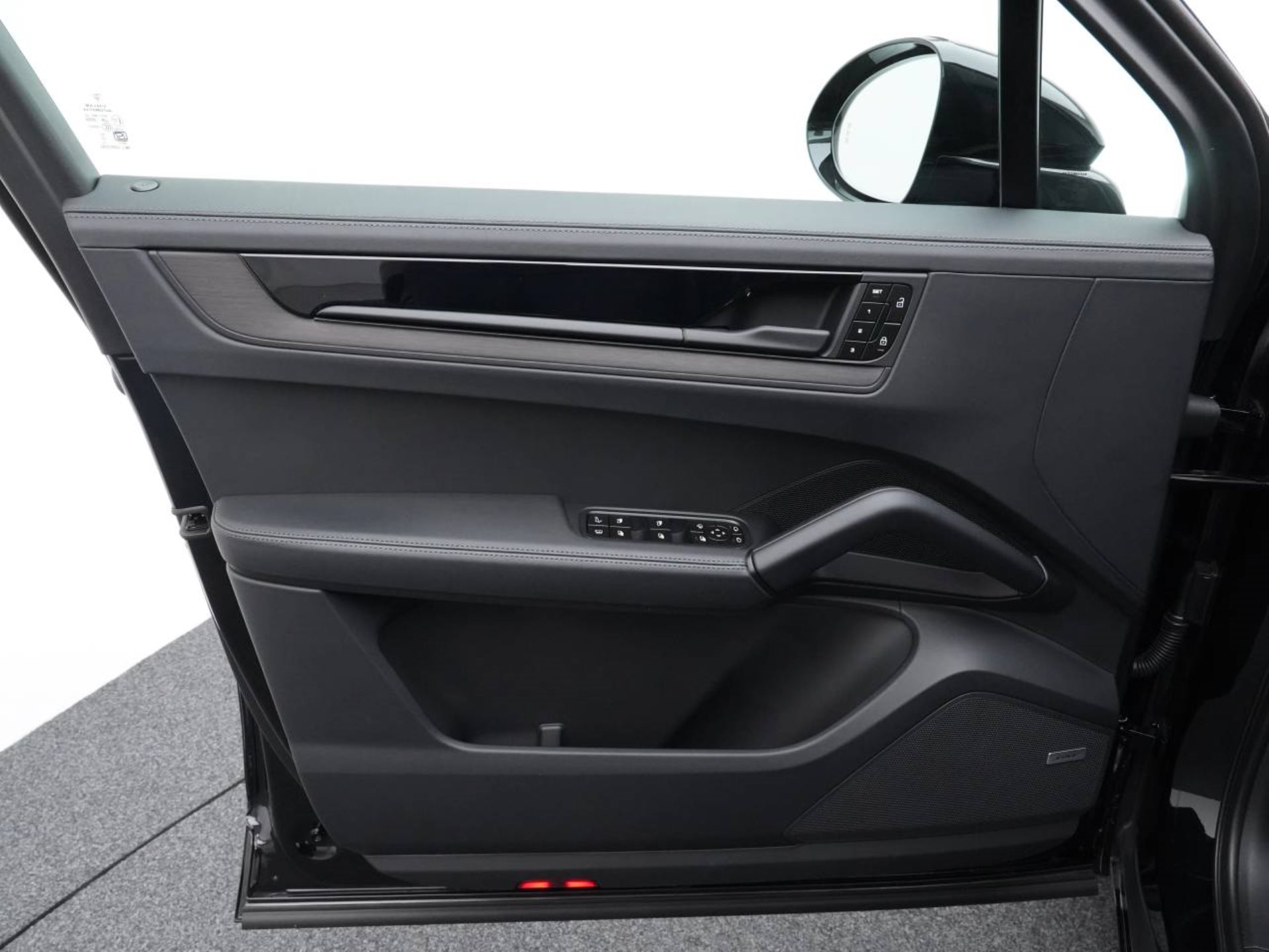 PORSCHE Cayenne S E-Hybrid Black Edition-image-20