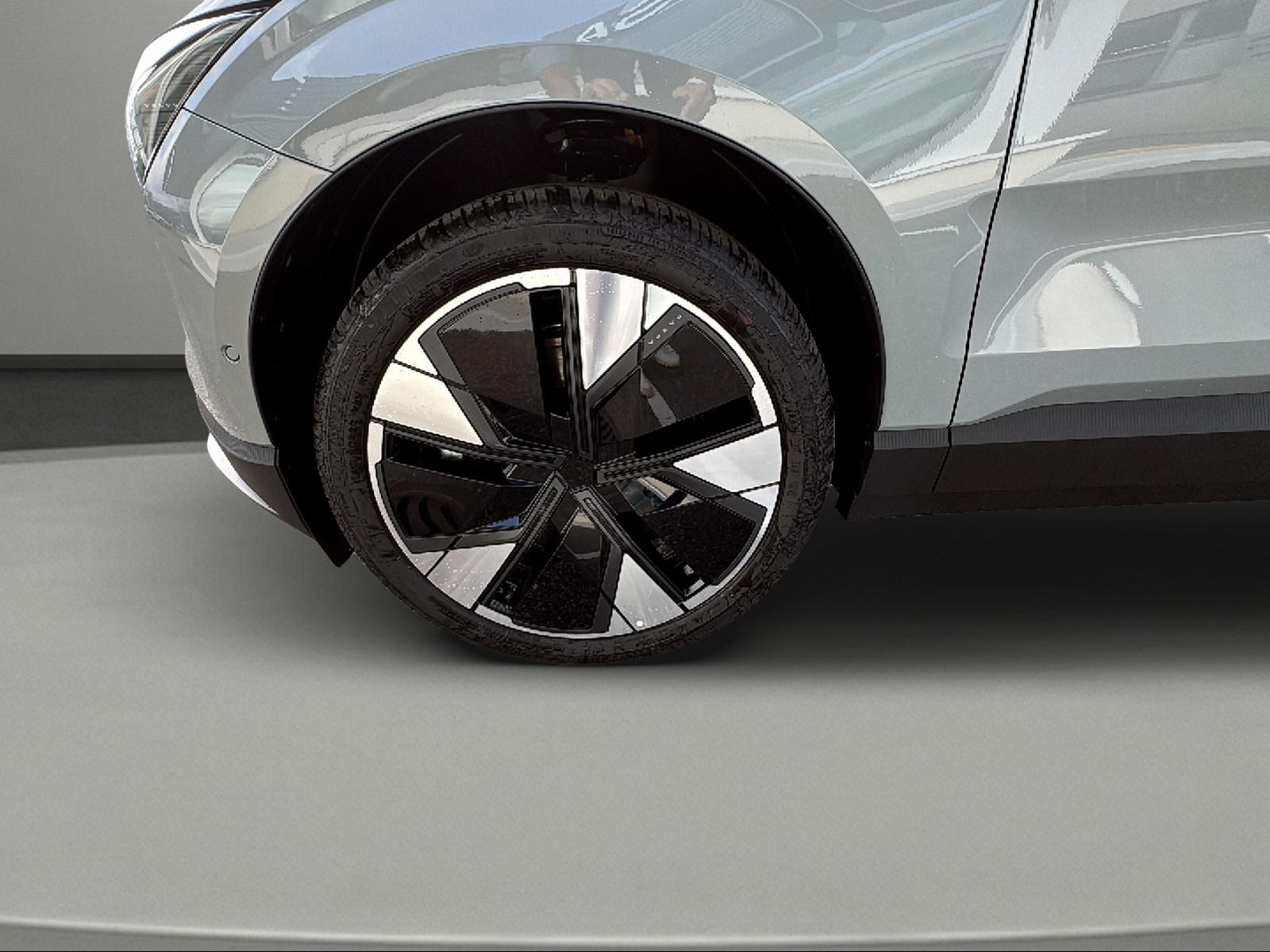 VOLVO EX30 P8 69 kWh AWD Ultra-image-2