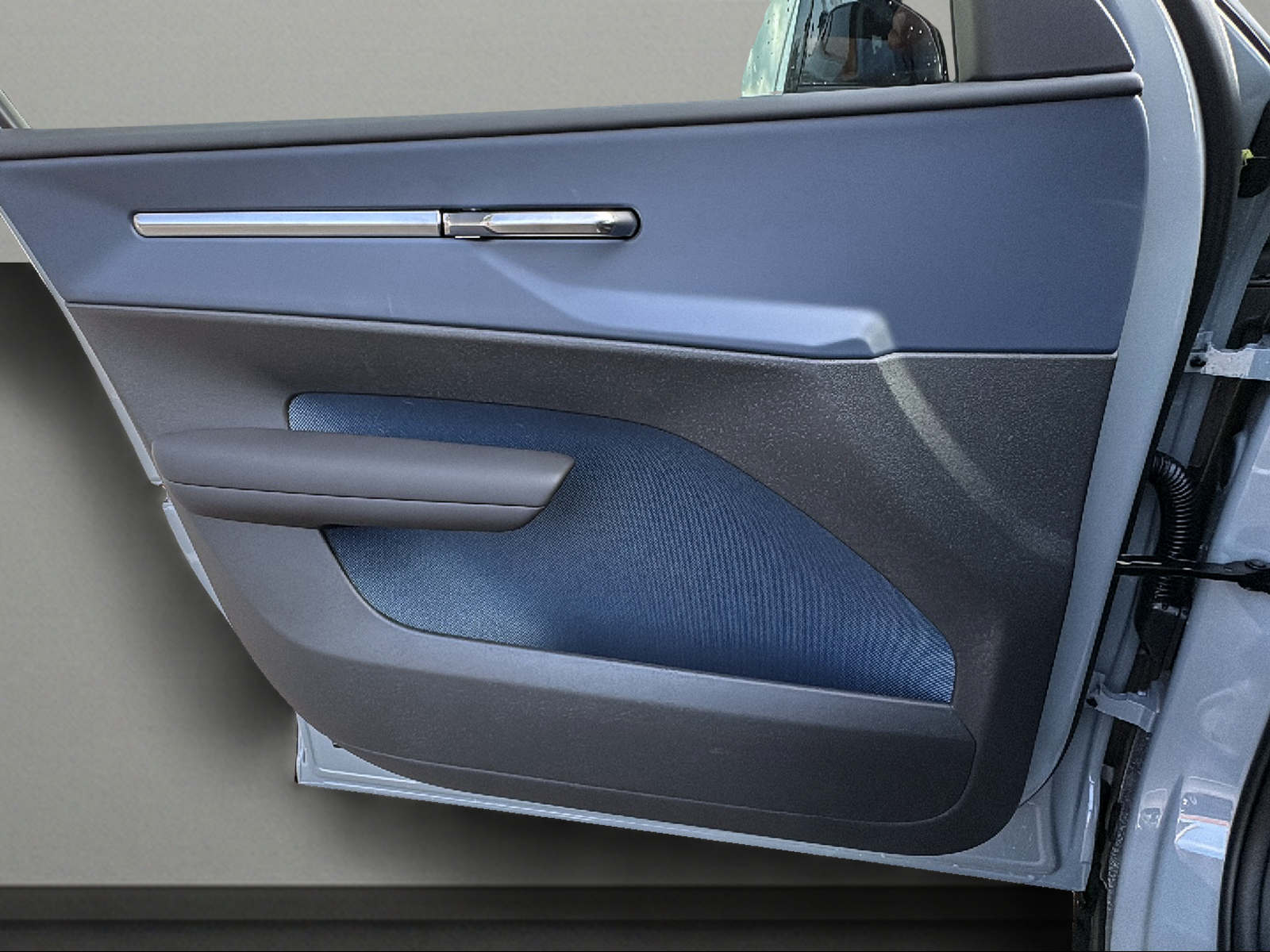 VOLVO EX30 P8 69 kWh AWD Ultra-image-4