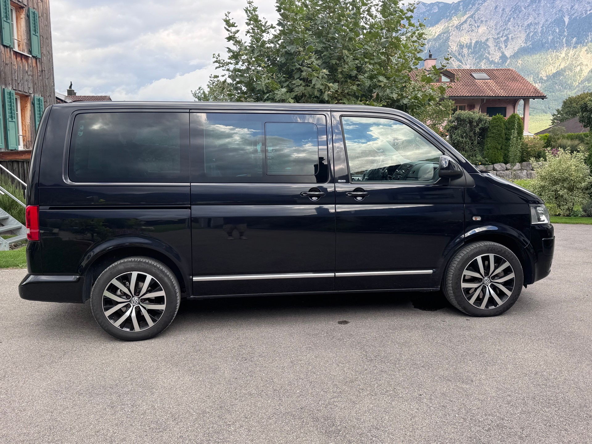 VW 2.0 TDI 180 BMT Premium DSG 4m-image-2