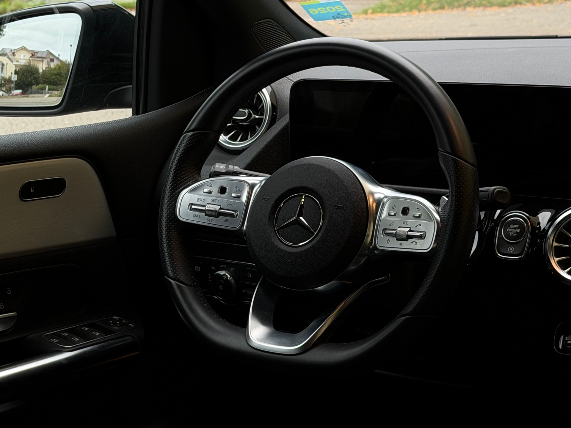 MERCEDES-BENZ B 220 d 4Matic AMG Line 8G-DCT-image-6