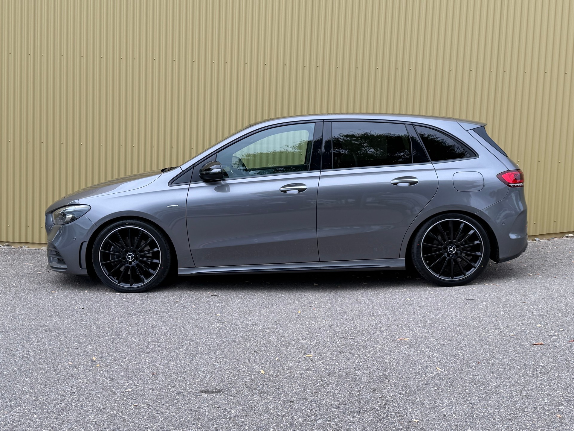 MERCEDES-BENZ B 220 d 4Matic AMG Line 8G-DCT-image-2