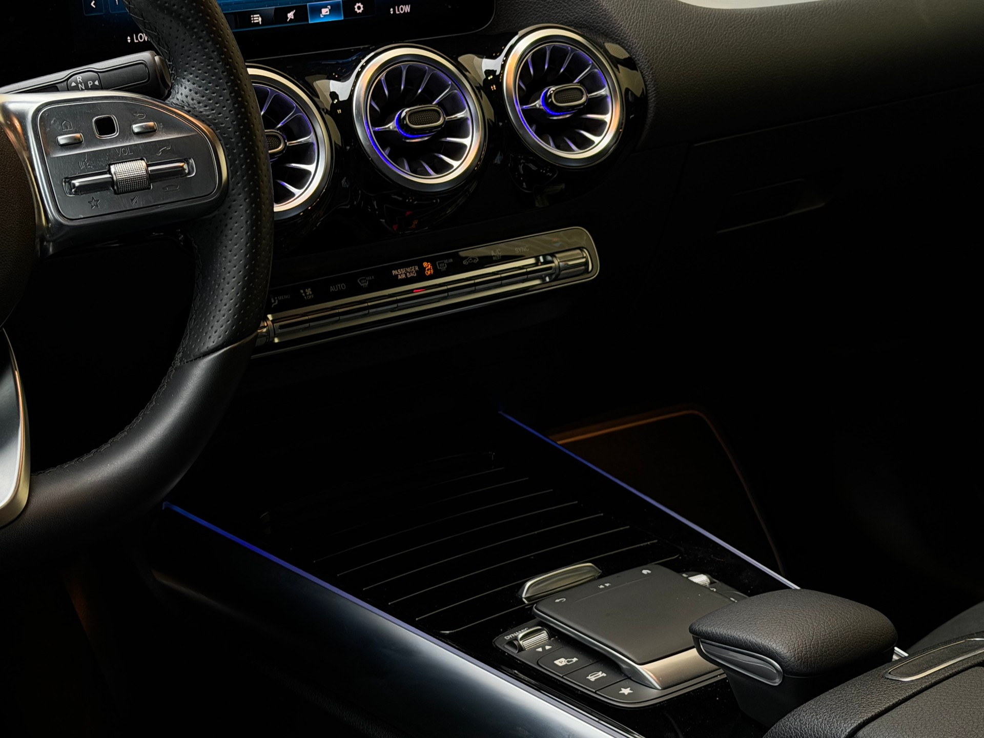 MERCEDES-BENZ B 220 d 4Matic AMG Line 8G-DCT-image-11