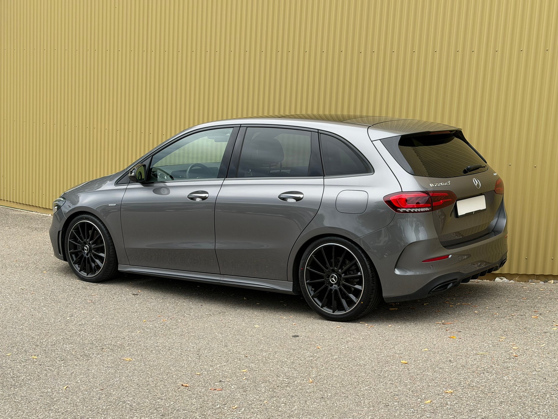 MERCEDES-BENZ B 220 d 4Matic AMG Line 8G-DCT-image-3