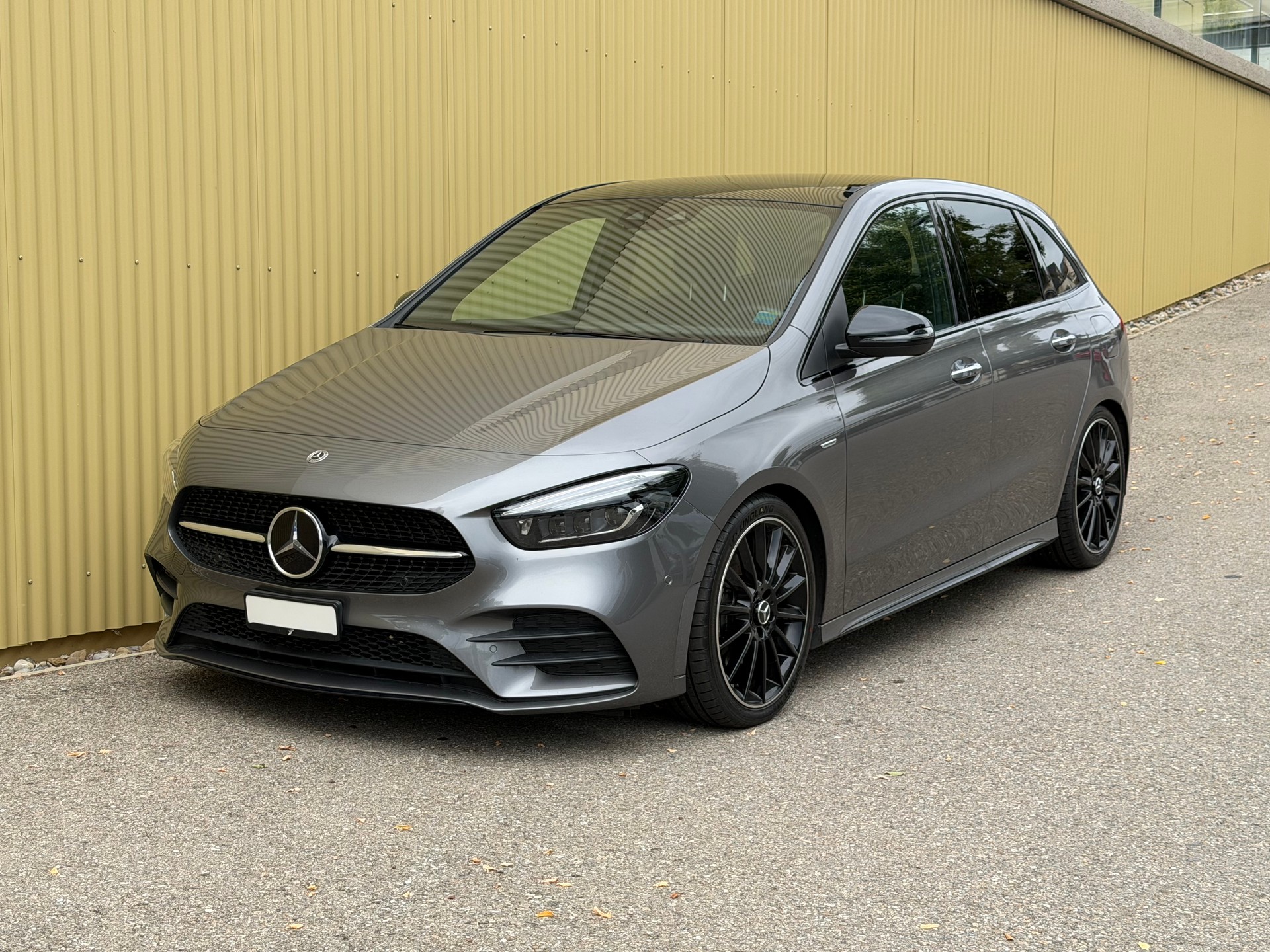 MERCEDES-BENZ B 220 d 4Matic AMG Line 8G-DCT-image-1