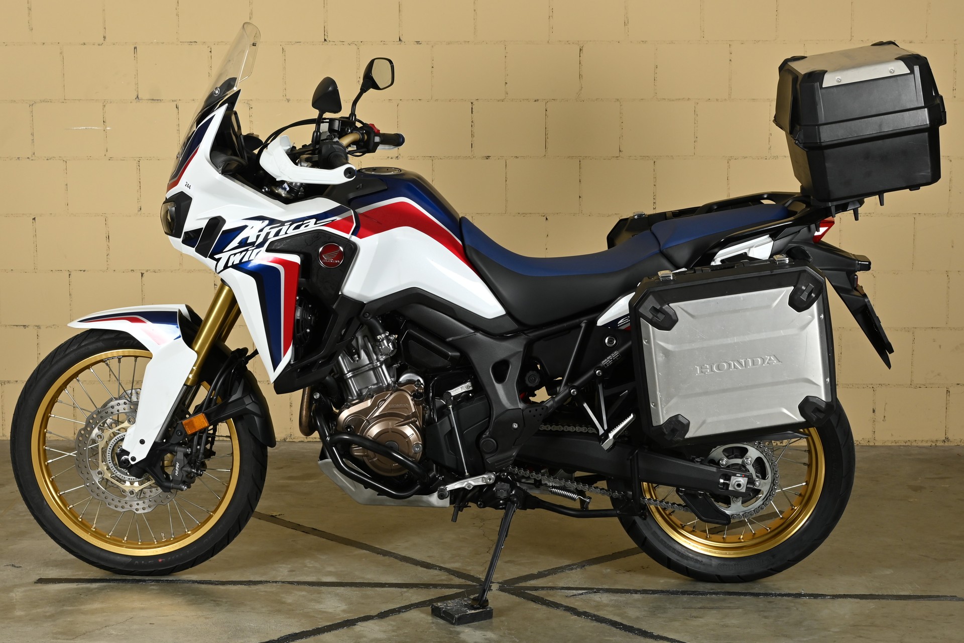 HONDA CRF 1000A Africa Twin-image-12
