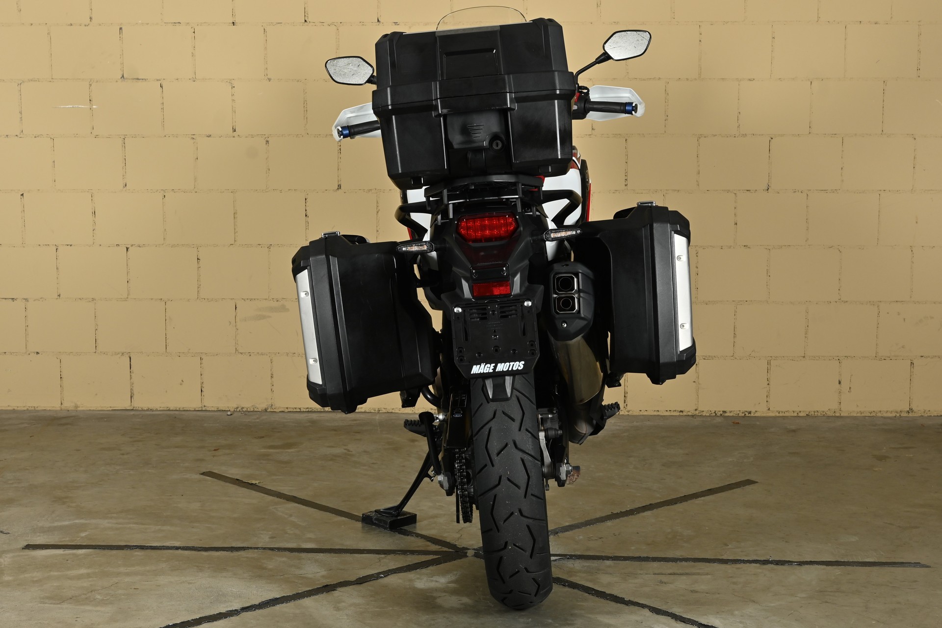 HONDA CRF 1000A Africa Twin-image-6