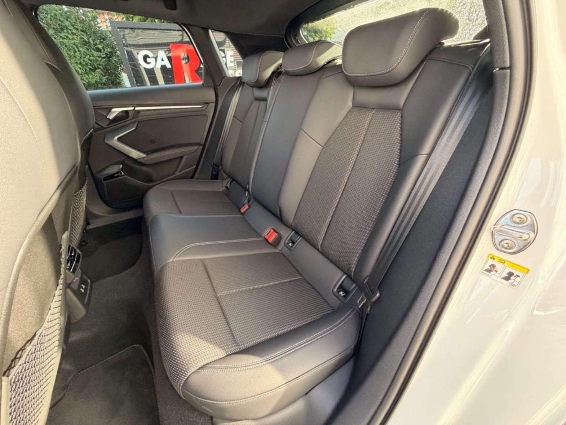 AUDI S3 SPORTBACK 2.0 TFSI QUATTRO *** FACELIFT & AKRAPOVIC ABGAS ***-image-24