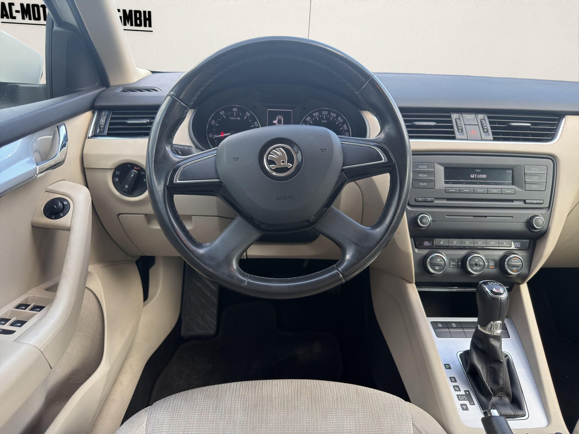 SKODA Octavia Combi 1.8 TSI Elegance 4x4 DSG-image-9