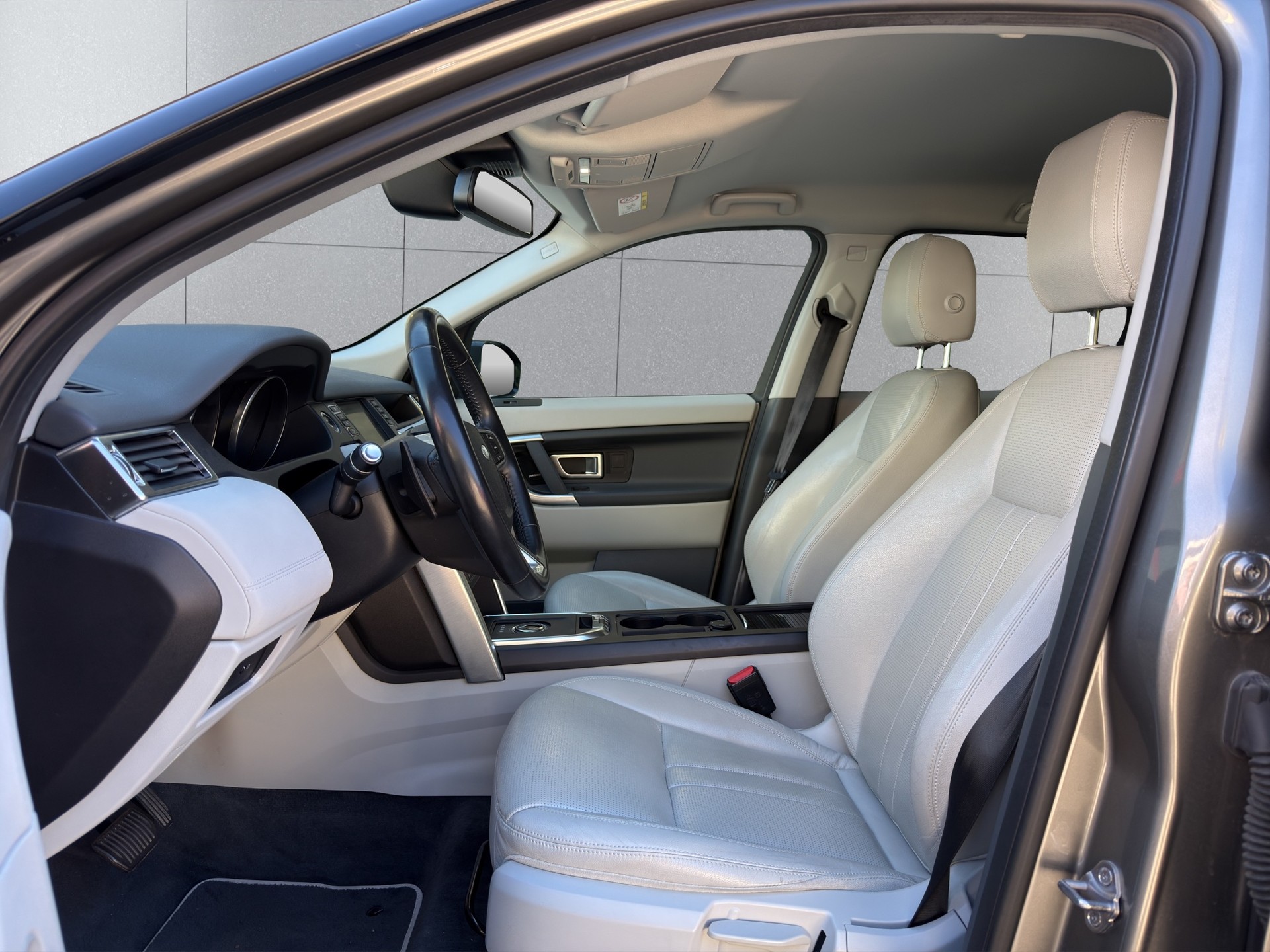 LAND ROVER Discovery Sport 2.0 TD4 SE AT9-image-8