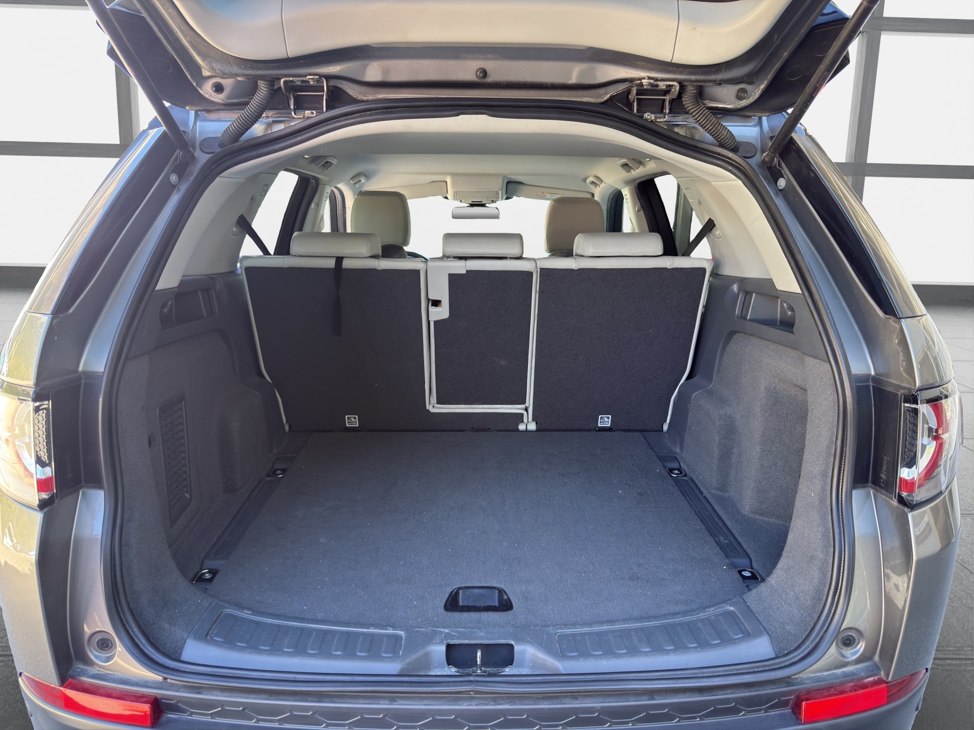 LAND ROVER Discovery Sport 2.0 TD4 SE AT9-image-12