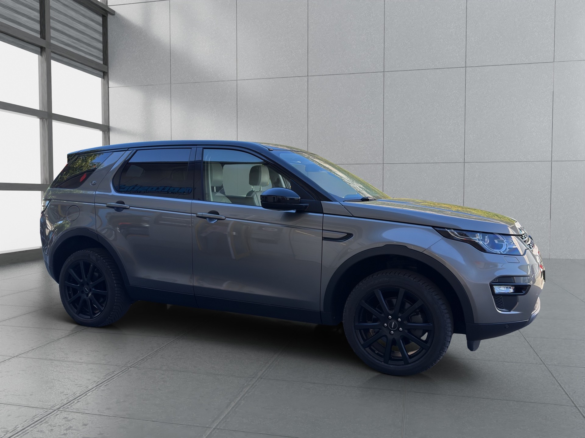 LAND ROVER Discovery Sport 2.0 TD4 SE AT9-image-2