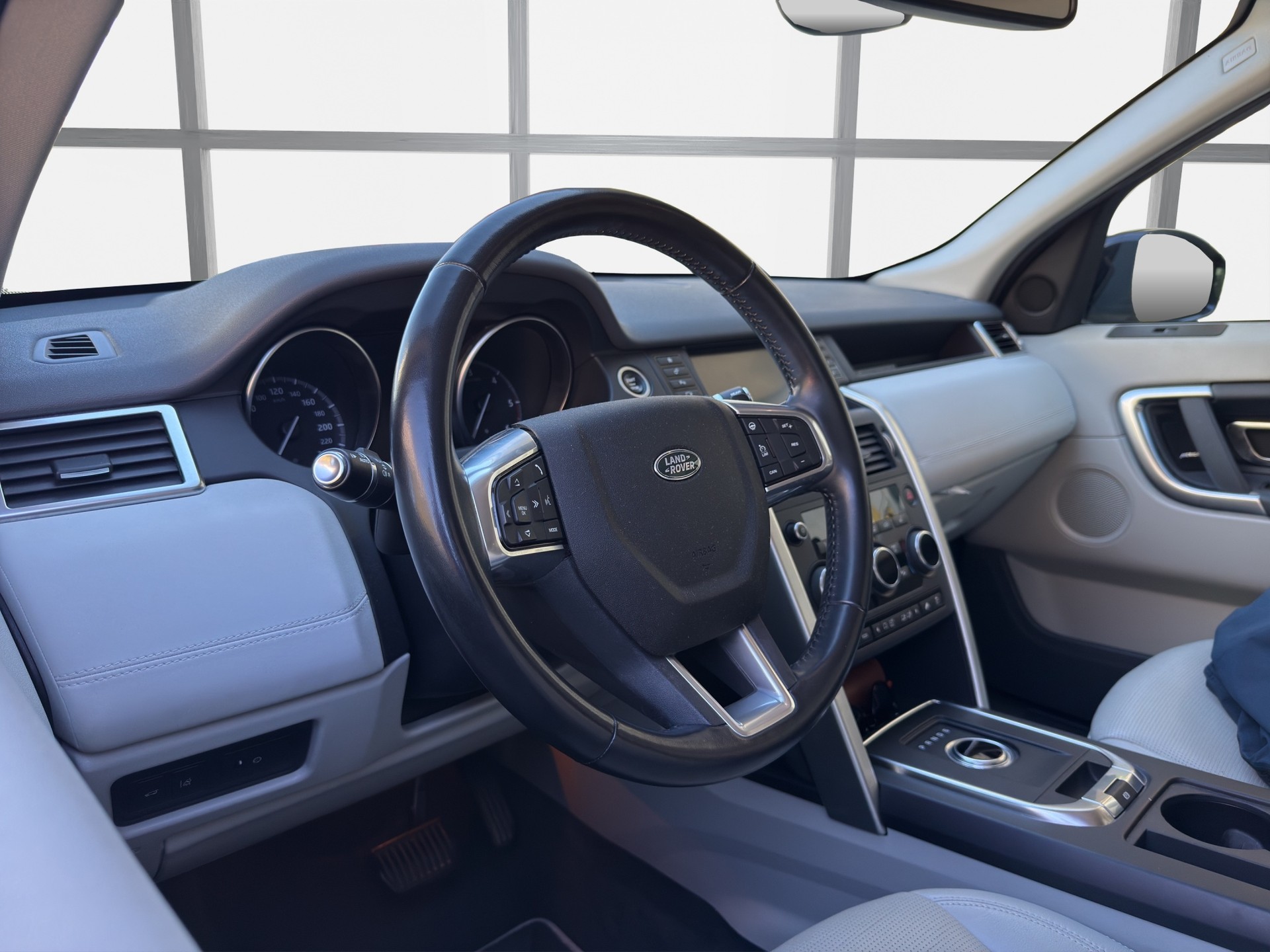 LAND ROVER Discovery Sport 2.0 TD4 SE AT9-image-11