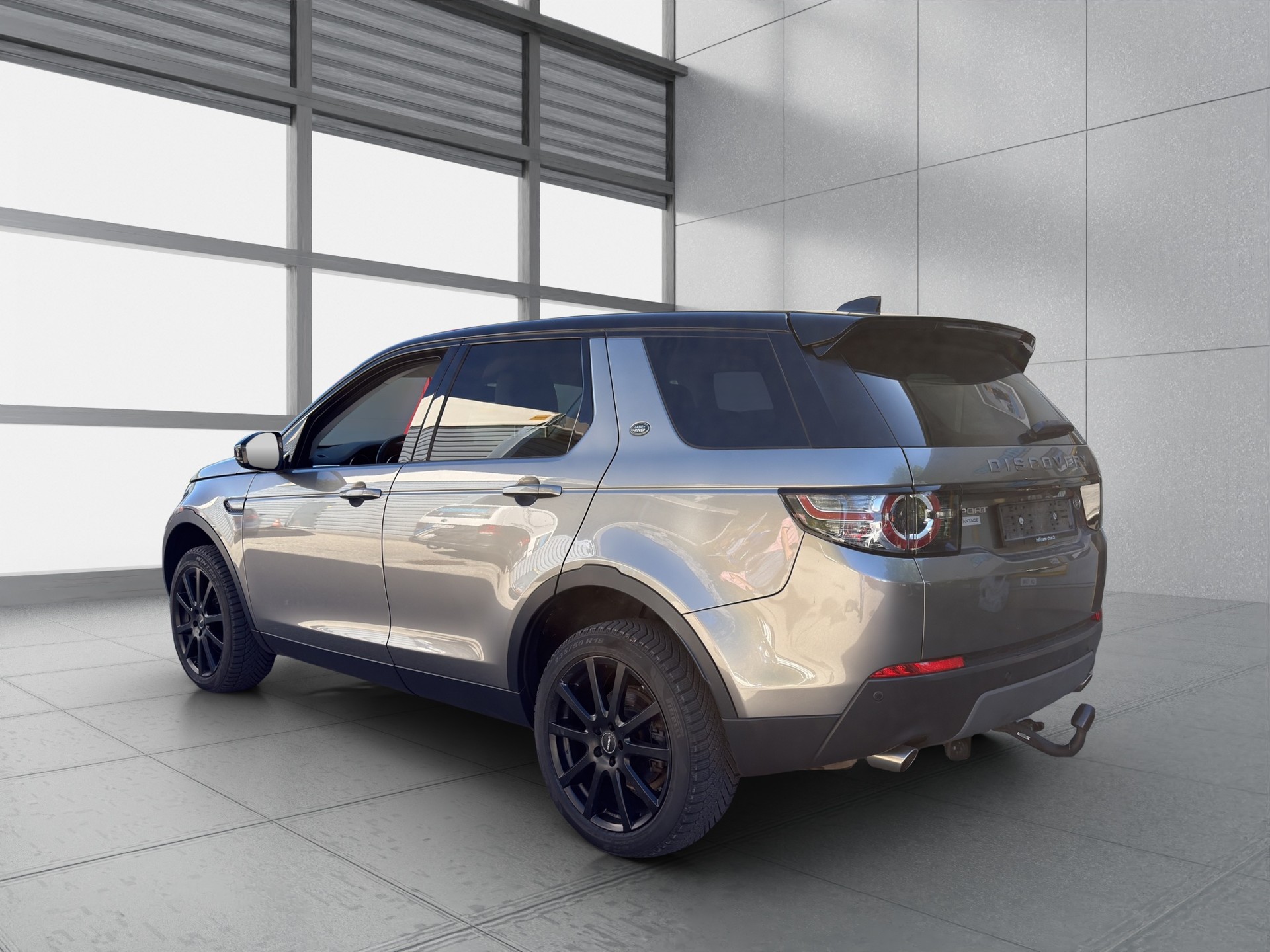 LAND ROVER Discovery Sport 2.0 TD4 SE AT9-image-3