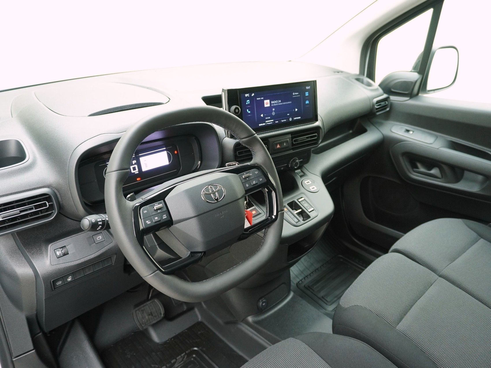 TOYOTA Proace City Van L1 52KWh Active-image-9