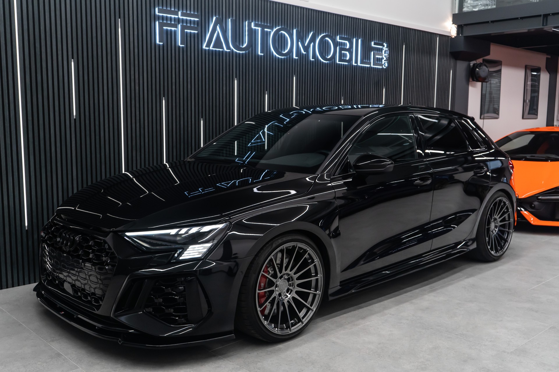 AUDI RS3 Sportback 2.5 TSI quattro S-tronic / RS POWER / SOUND & PERFORMANCE / LOW LOOK / FRISCH AB MFK-showroom-element-3