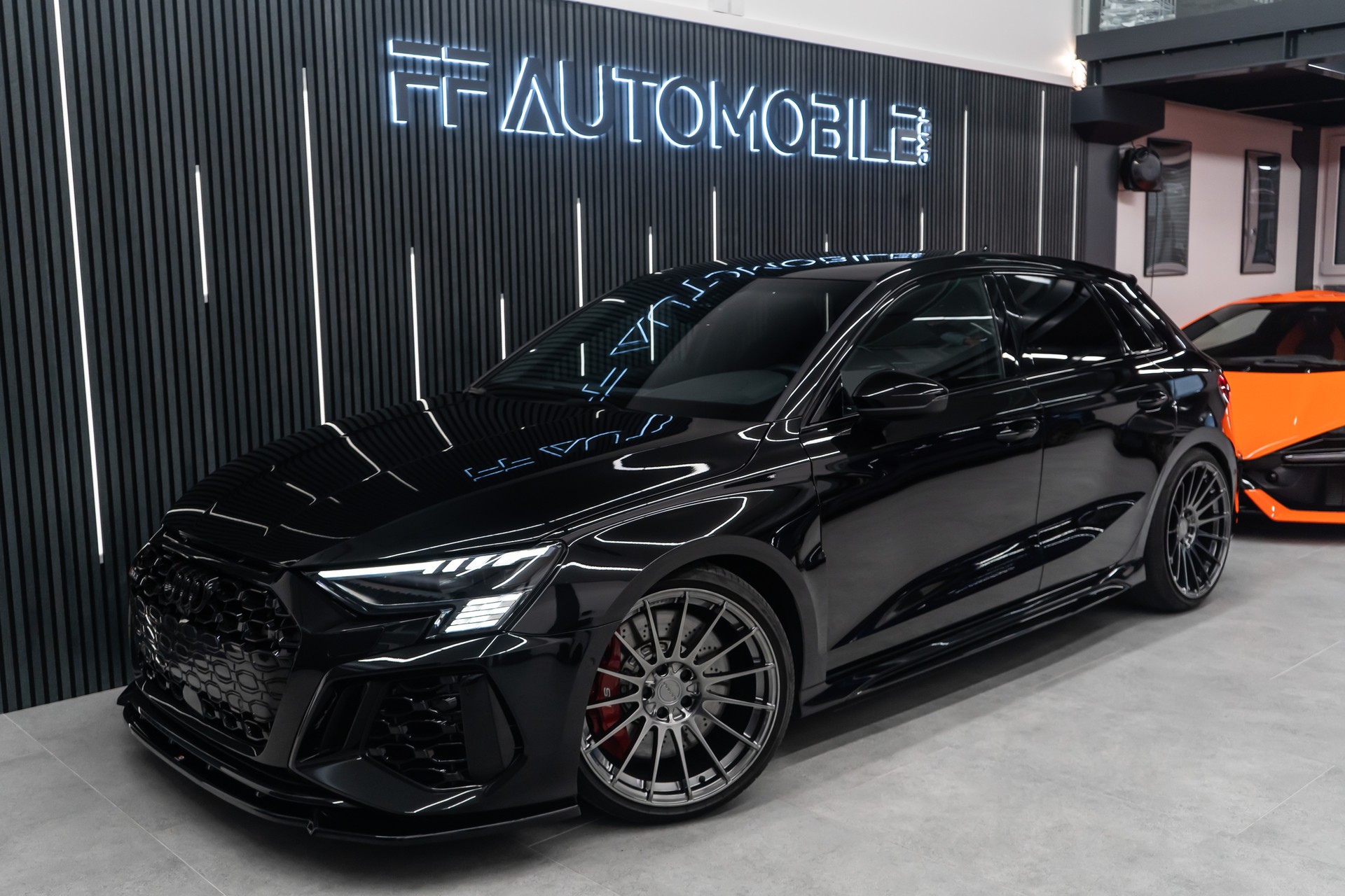 AUDI RS3 Sportback 2.5 TSI quattro S-tronic / RS POWER / SOUND & PERFORMANCE / LOW LOOK / FRISCH AB MFK-showroom-element-1