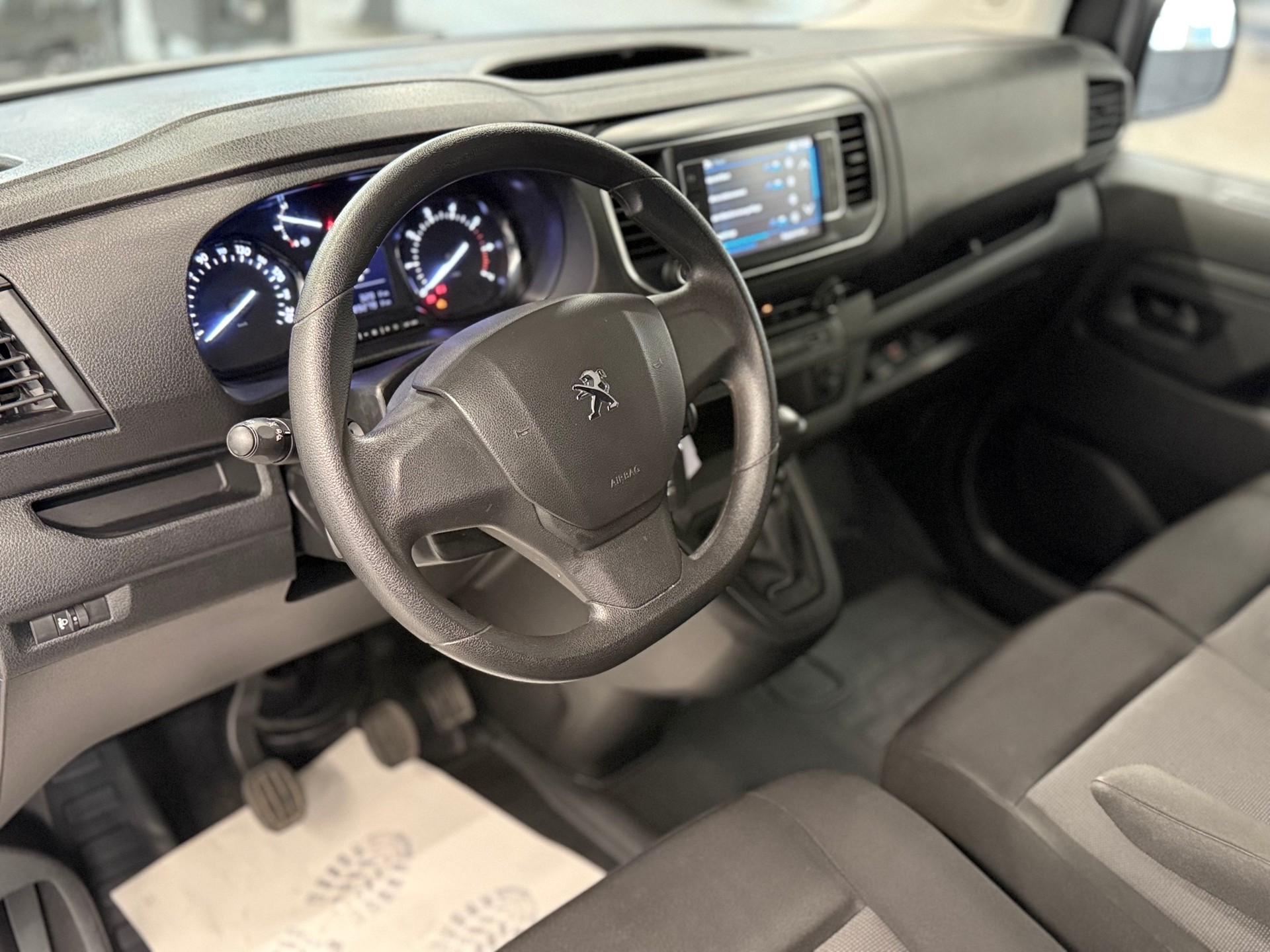 PEUGEOT Expert 1.5 BlueHDi 100 S&S Standard-image-10
