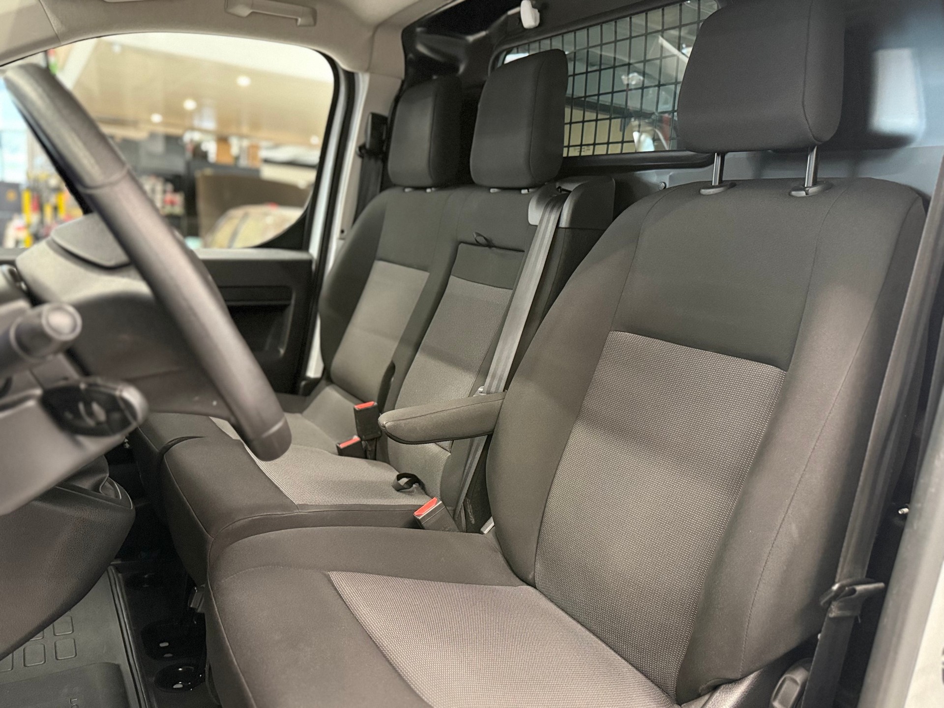 PEUGEOT Expert 1.5 BlueHDi 100 S&S Standard-image-11