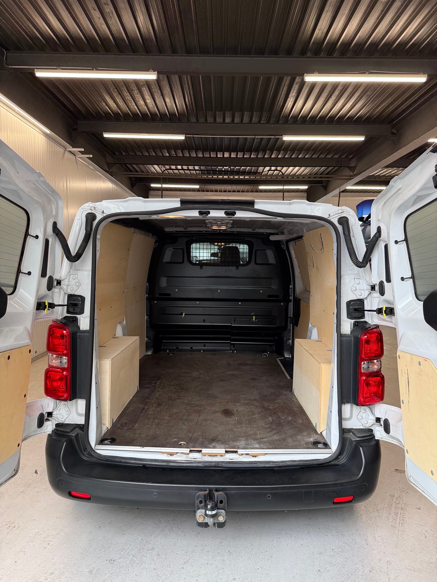 PEUGEOT Expert 1.5 BlueHDi 100 S&S Standard-image-4