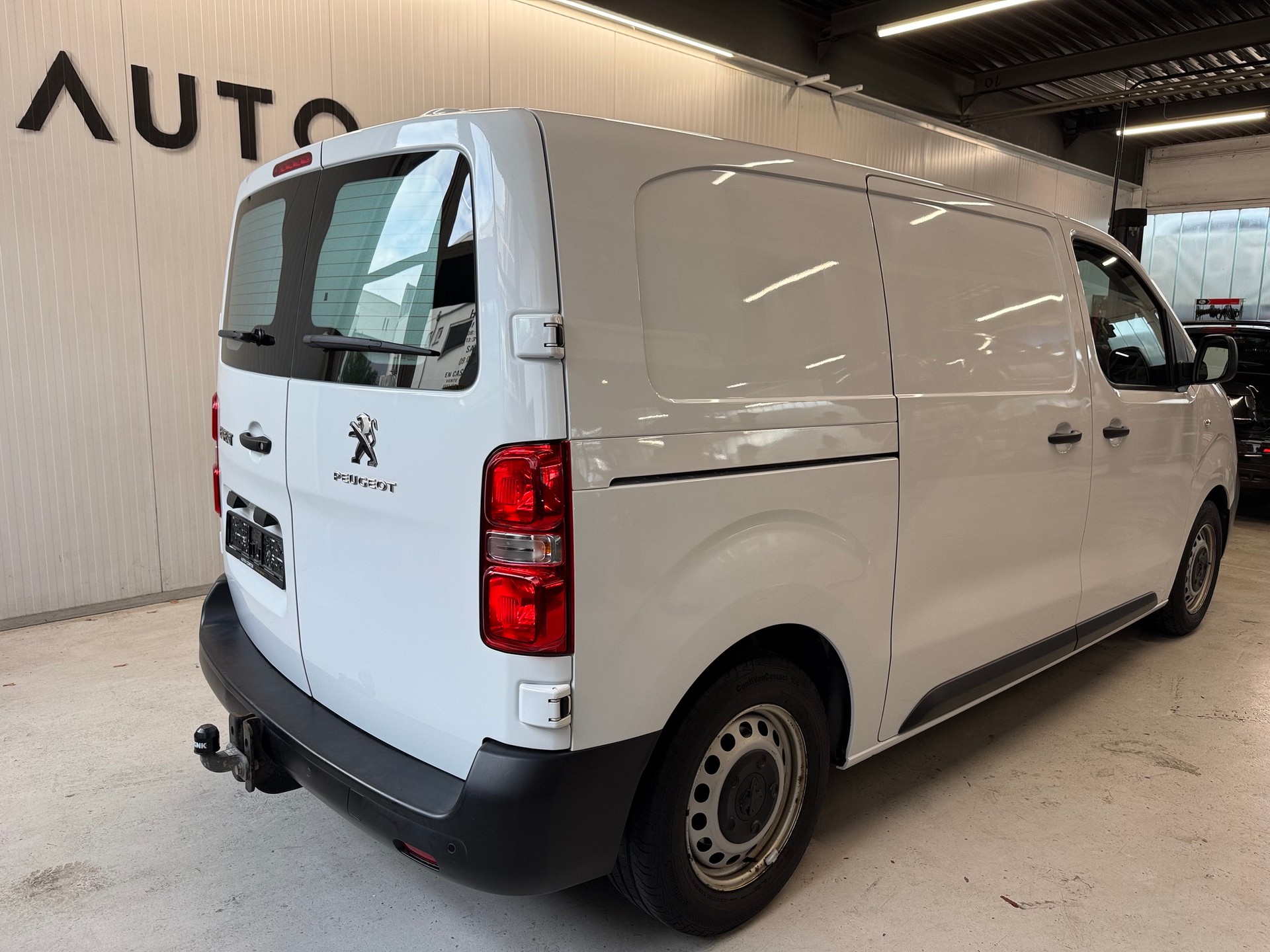 PEUGEOT Expert 1.5 BlueHDi 100 S&S Standard-image-2
