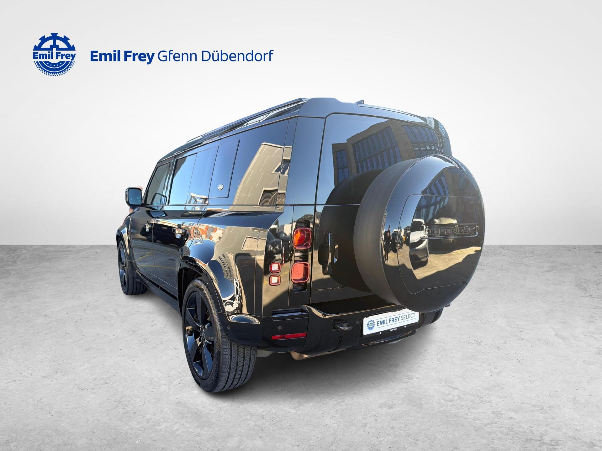 LAND ROVER Defender 110 3.0 D I6 300 X-Dynamic HSE-image-4