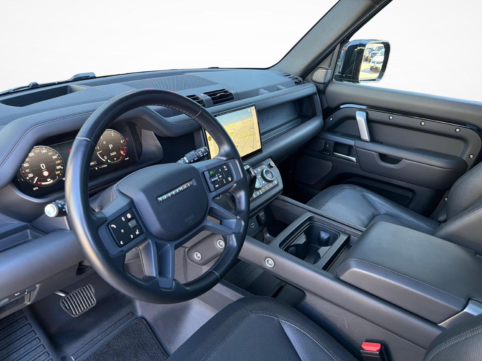 LAND ROVER Defender 110 3.0 D I6 300 X-Dynamic HSE-image-10