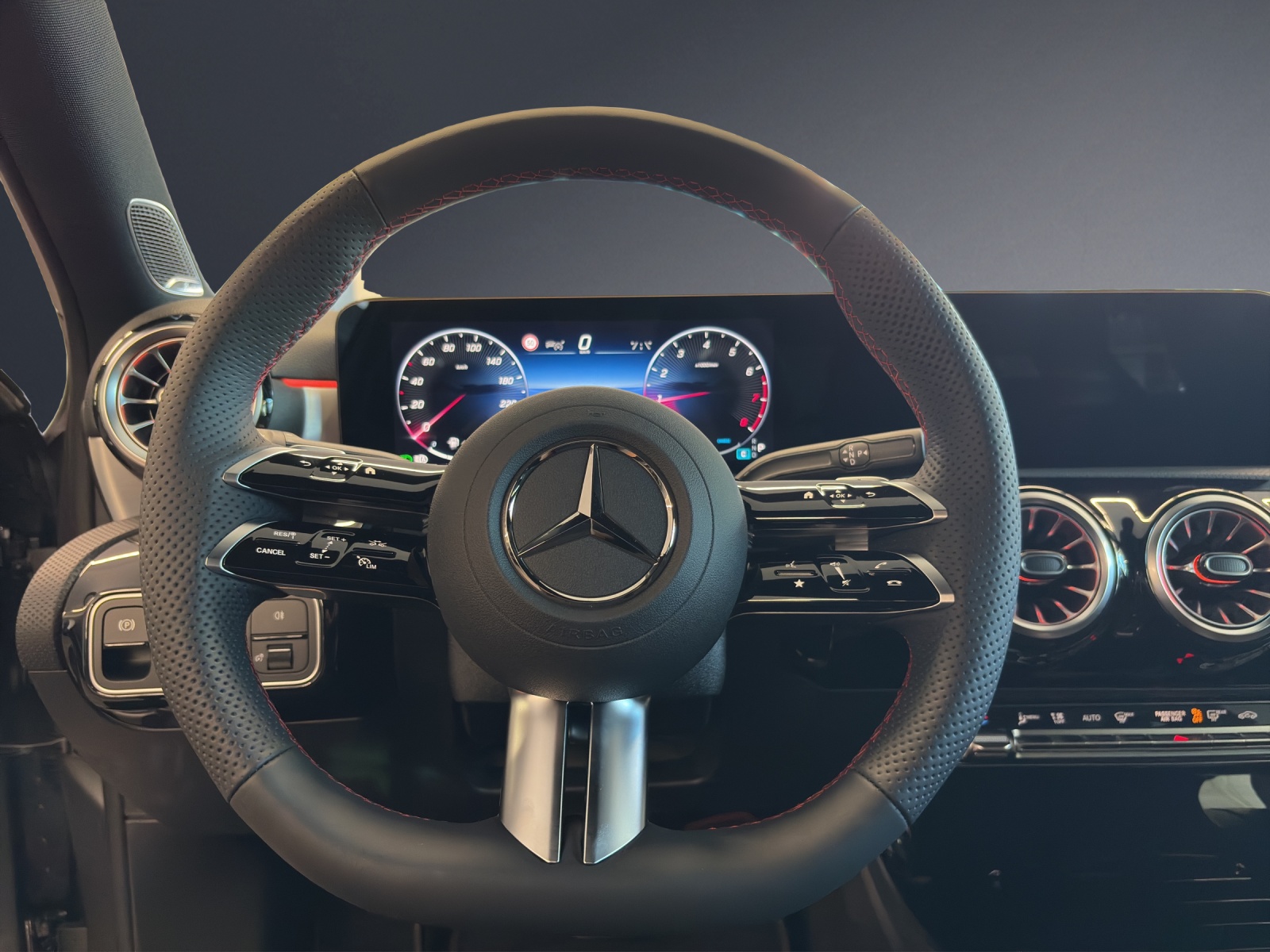 MERCEDES-BENZ A250 4MATIC Berline Compacte-image-9