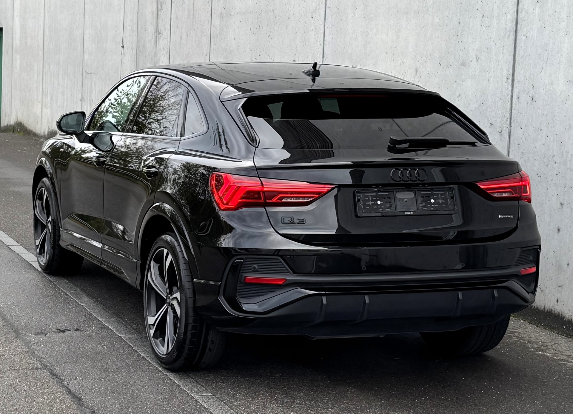 AUDI Q3 Sportback 40 TDI S line quattro Attraction S-tronic CH FZ | Gratis Service & Service gepflegt | 1 Hand FZ-image-3
