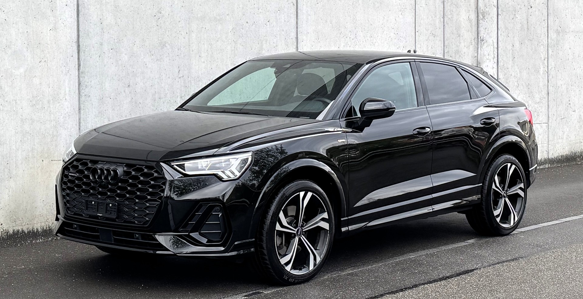 AUDI Q3 Sportback 40 TDI S line quattro Attraction S-tronic CH FZ | Gratis Service & Service gepflegt | 1 Hand FZ-image-1