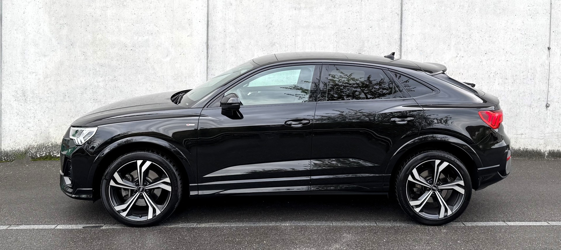 AUDI Q3 Sportback 40 TDI S line quattro Attraction S-tronic CH FZ | Gratis Service & Service gepflegt | 1 Hand FZ-image-2