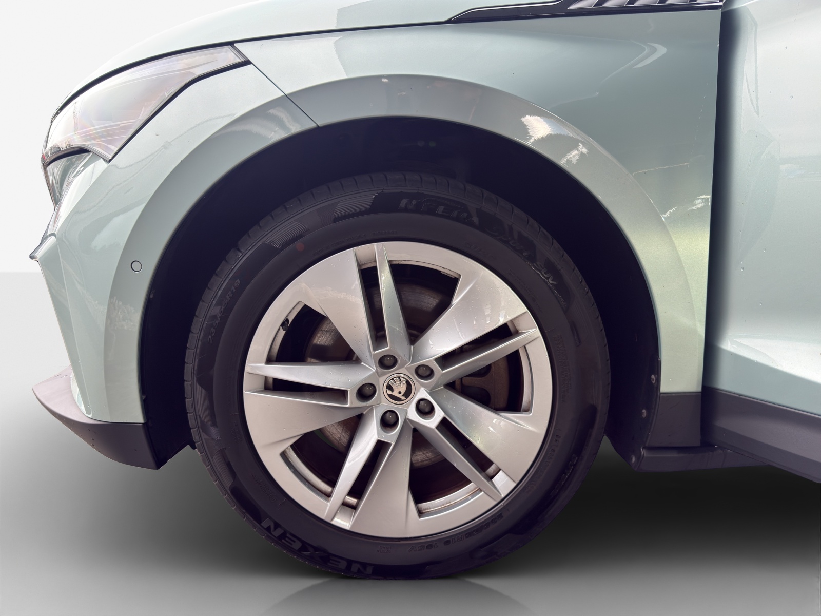 SKODA Enyaq iV 80-image-13
