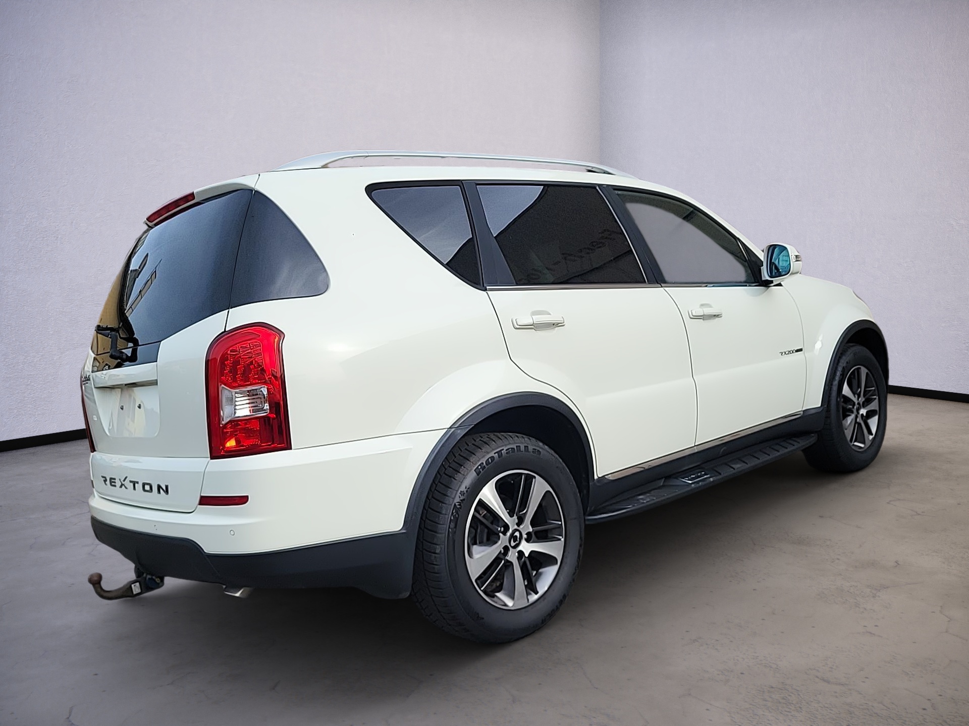 KGM-SsangYong Rexton RX200 e-XDi Sapphire 4WD Automatic-image-4