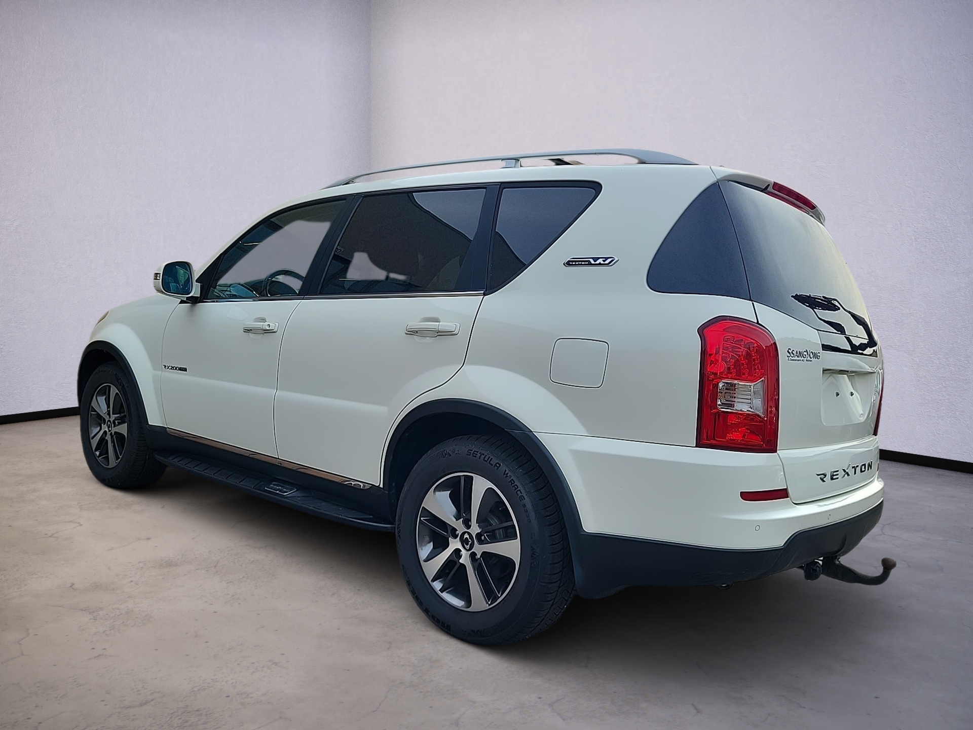 KGM-SsangYong Rexton RX200 e-XDi Sapphire 4WD Automatic-image-6