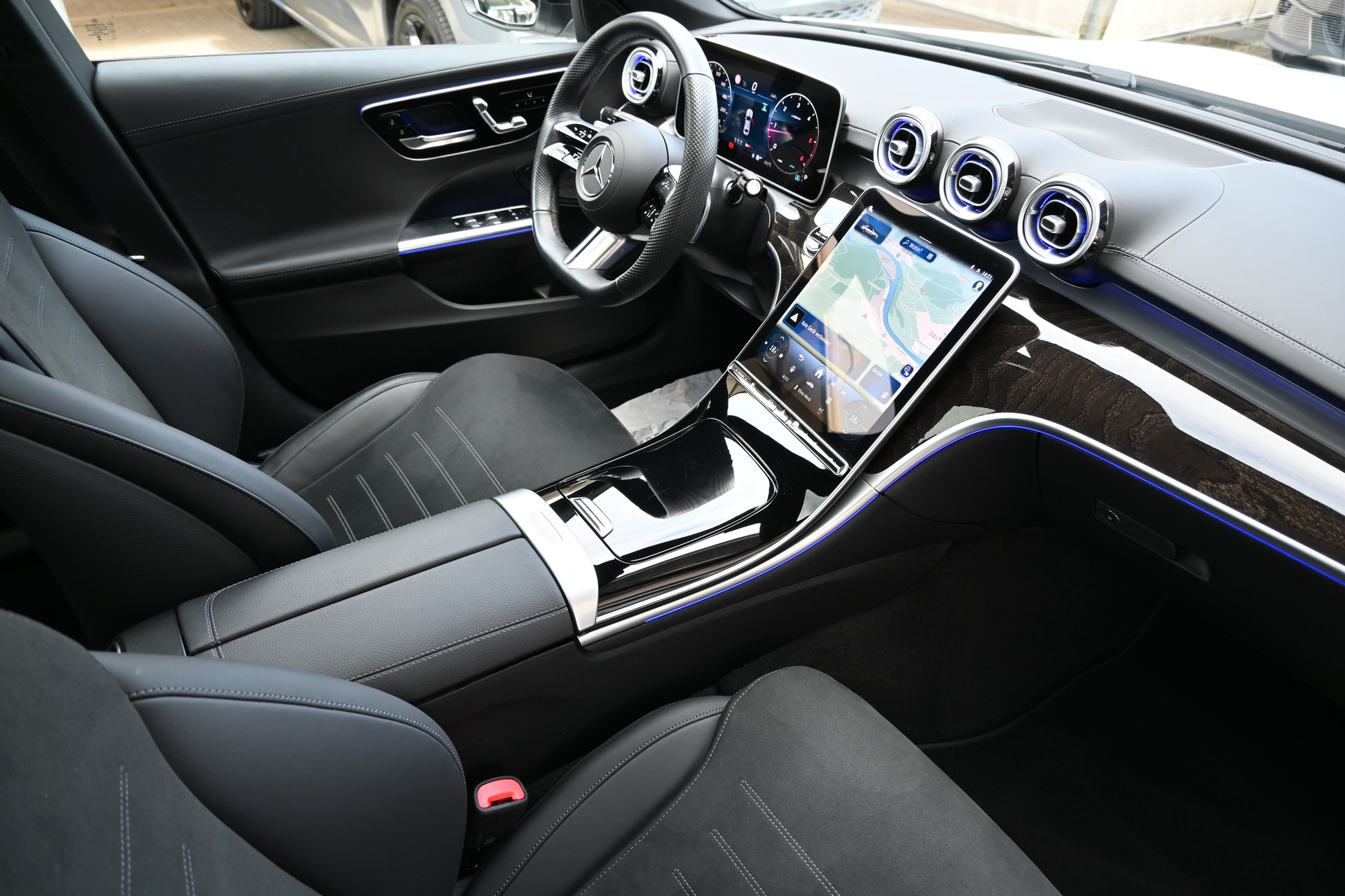 MERCEDES-BENZ C 300 d AMG Line 4 Matic-image-11