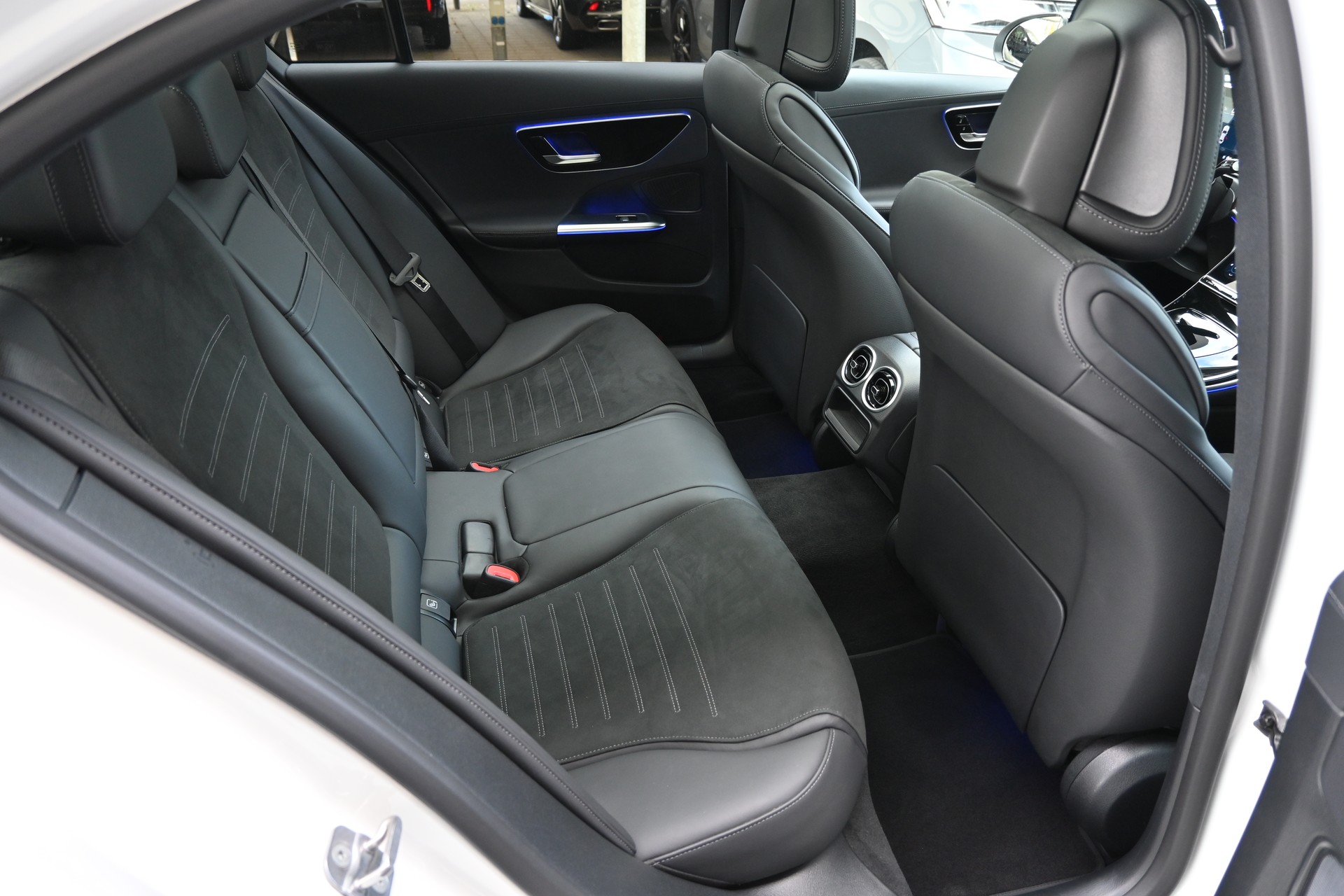 MERCEDES-BENZ C 300 d AMG Line 4 Matic-image-14