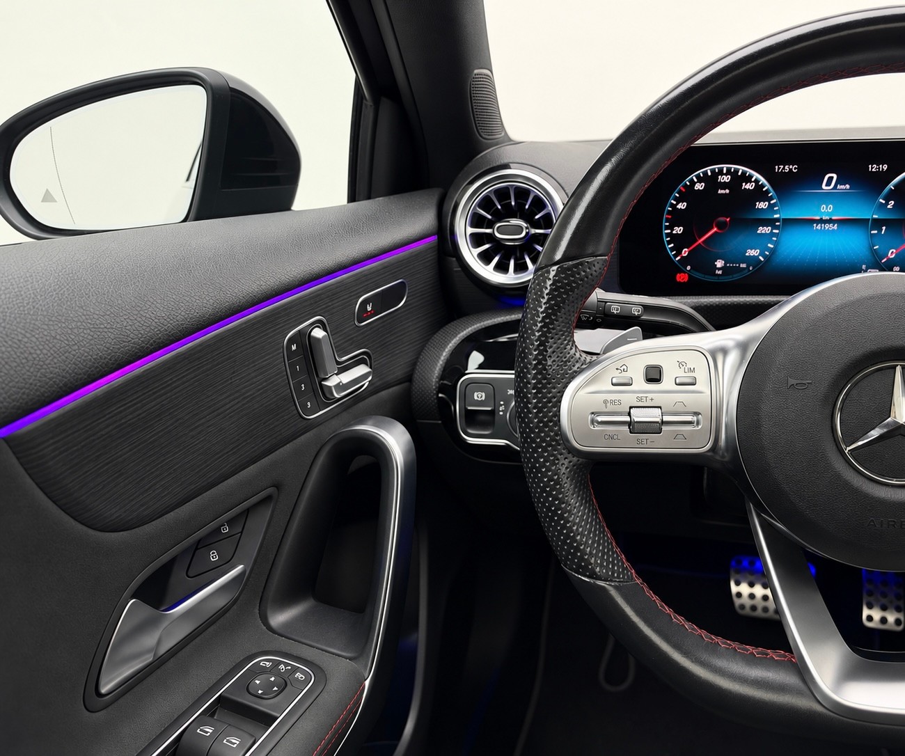 MERCEDES-BENZ A 250 4Matic AMG Line 4Matic 7G-DCT-image-23