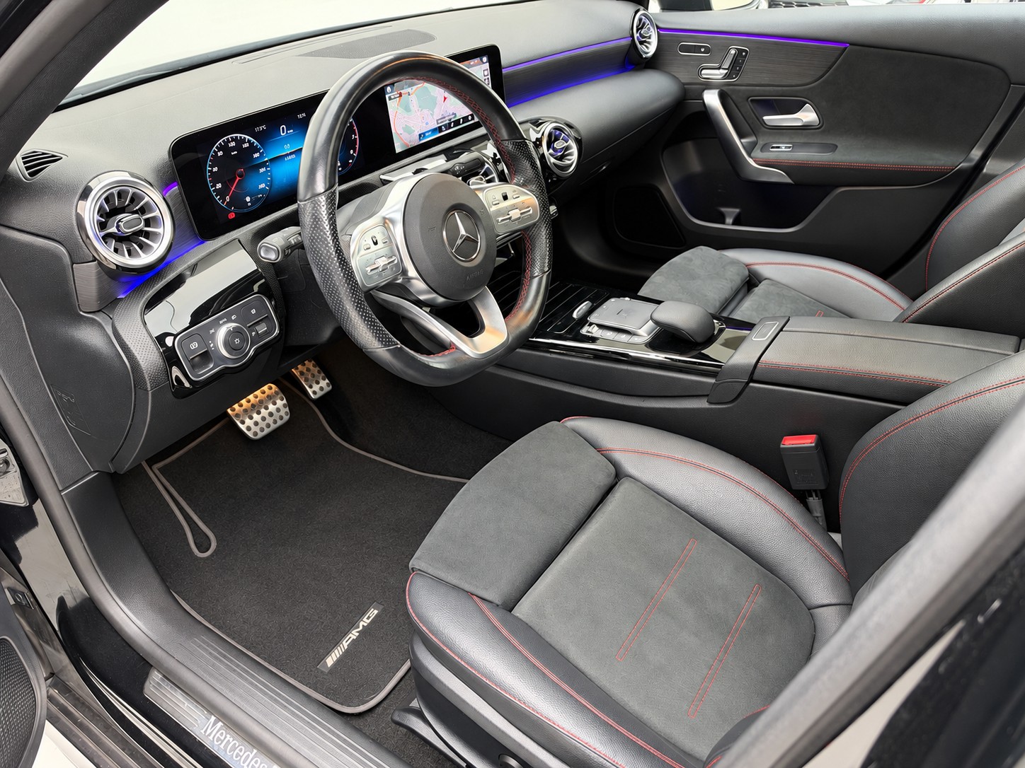 MERCEDES-BENZ A 250 4Matic AMG Line 4Matic 7G-DCT-image-14