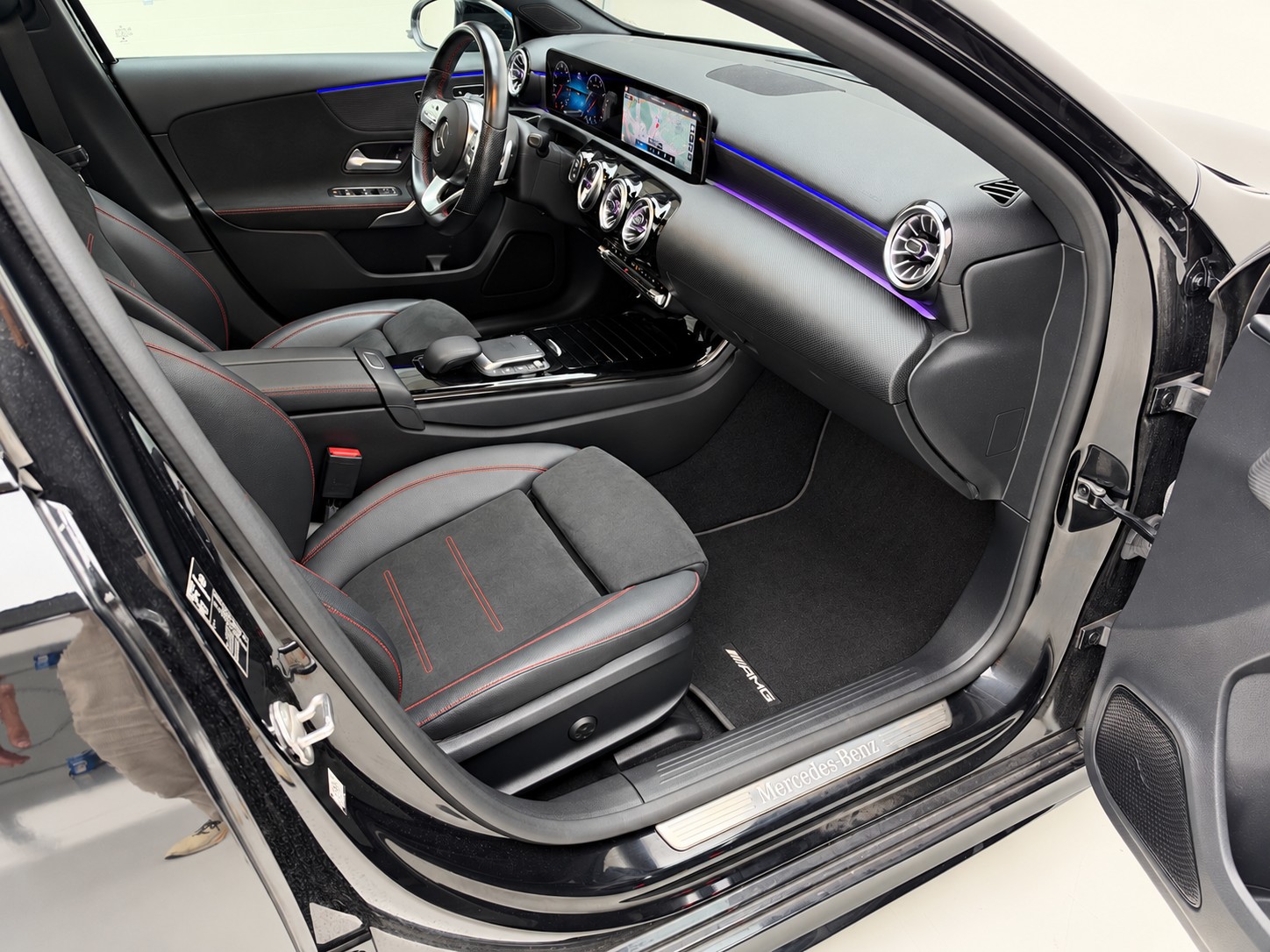 MERCEDES-BENZ A 250 4Matic AMG Line 4Matic 7G-DCT-image-19
