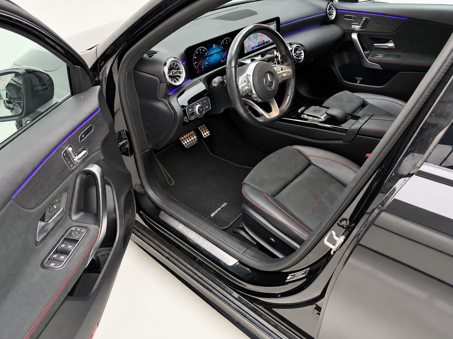 MERCEDES-BENZ A 250 4Matic AMG Line 4Matic 7G-DCT-image-13
