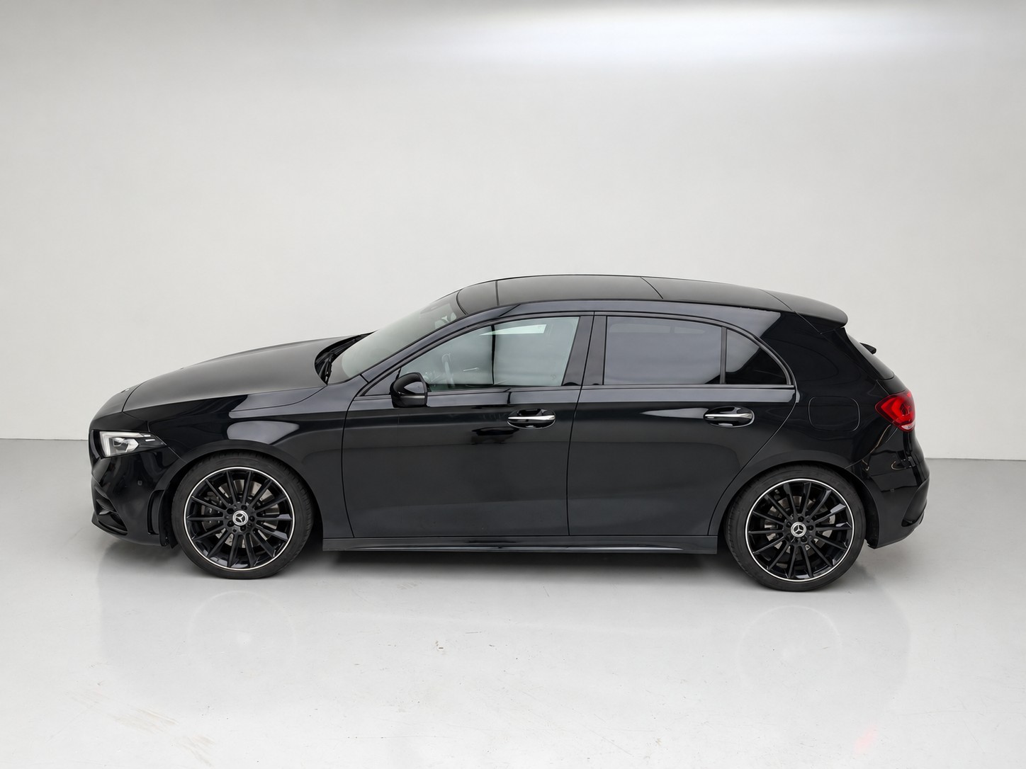 MERCEDES-BENZ A 250 4Matic AMG Line 4Matic 7G-DCT-image-2