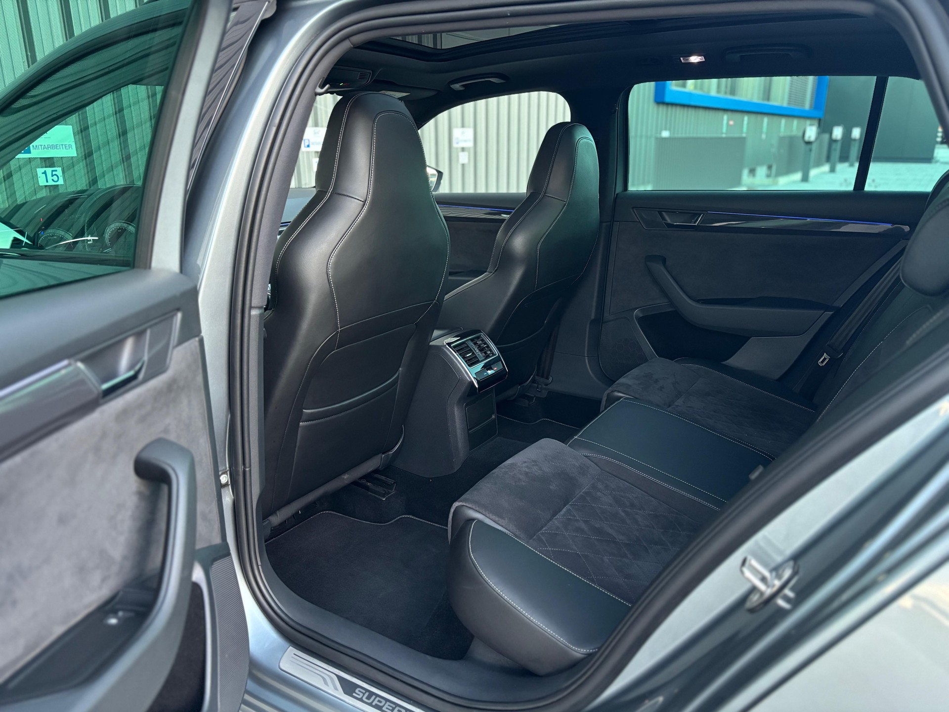 SKODA Superb Combi 2.0 TSI SportLine+ DSG 4x4-image-13