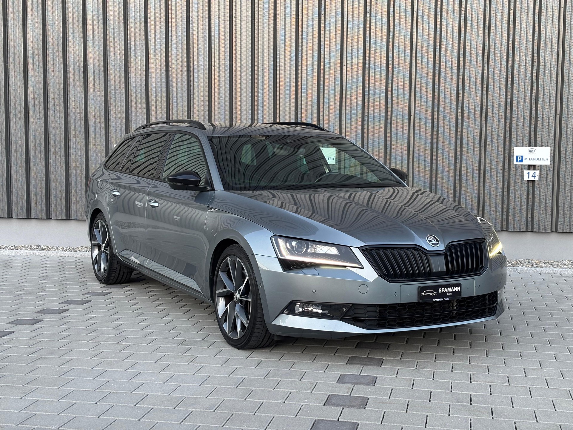 SKODA Superb Combi 2.0 TSI SportLine+ DSG 4x4-image-11