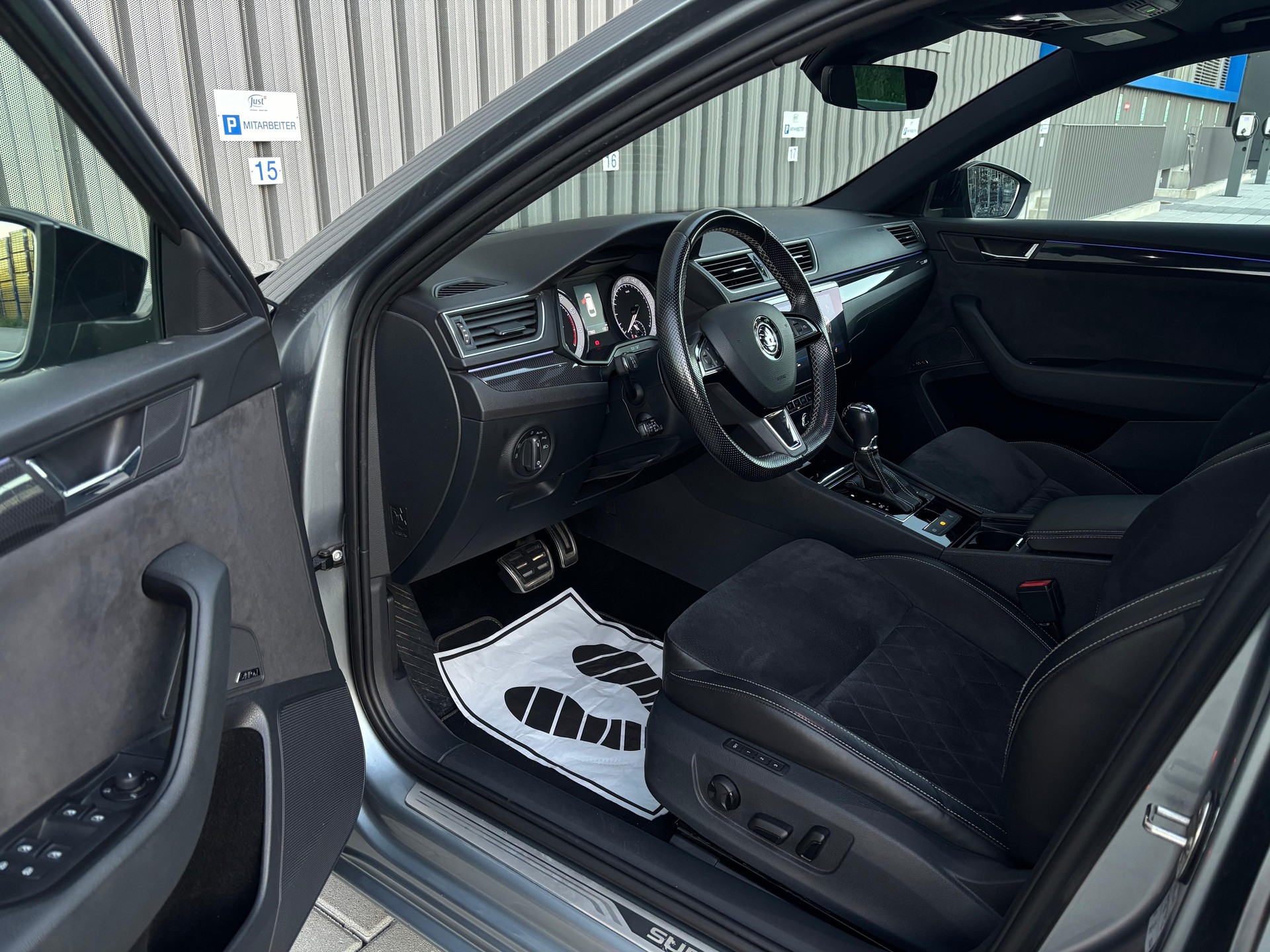 SKODA Superb Combi 2.0 TSI SportLine+ DSG 4x4-image-12